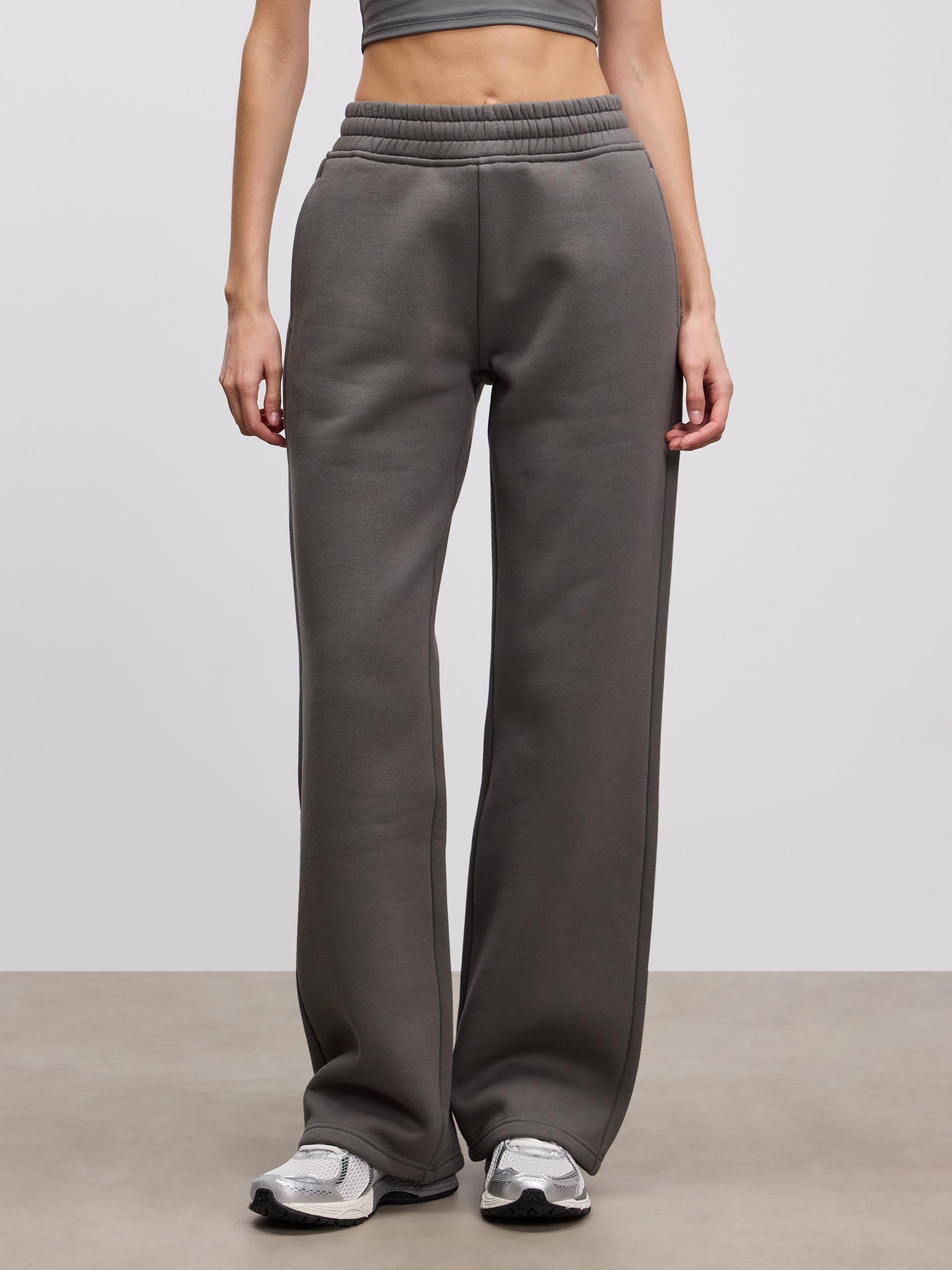 Womens Relaxed Straight Leg Jogger in Grey