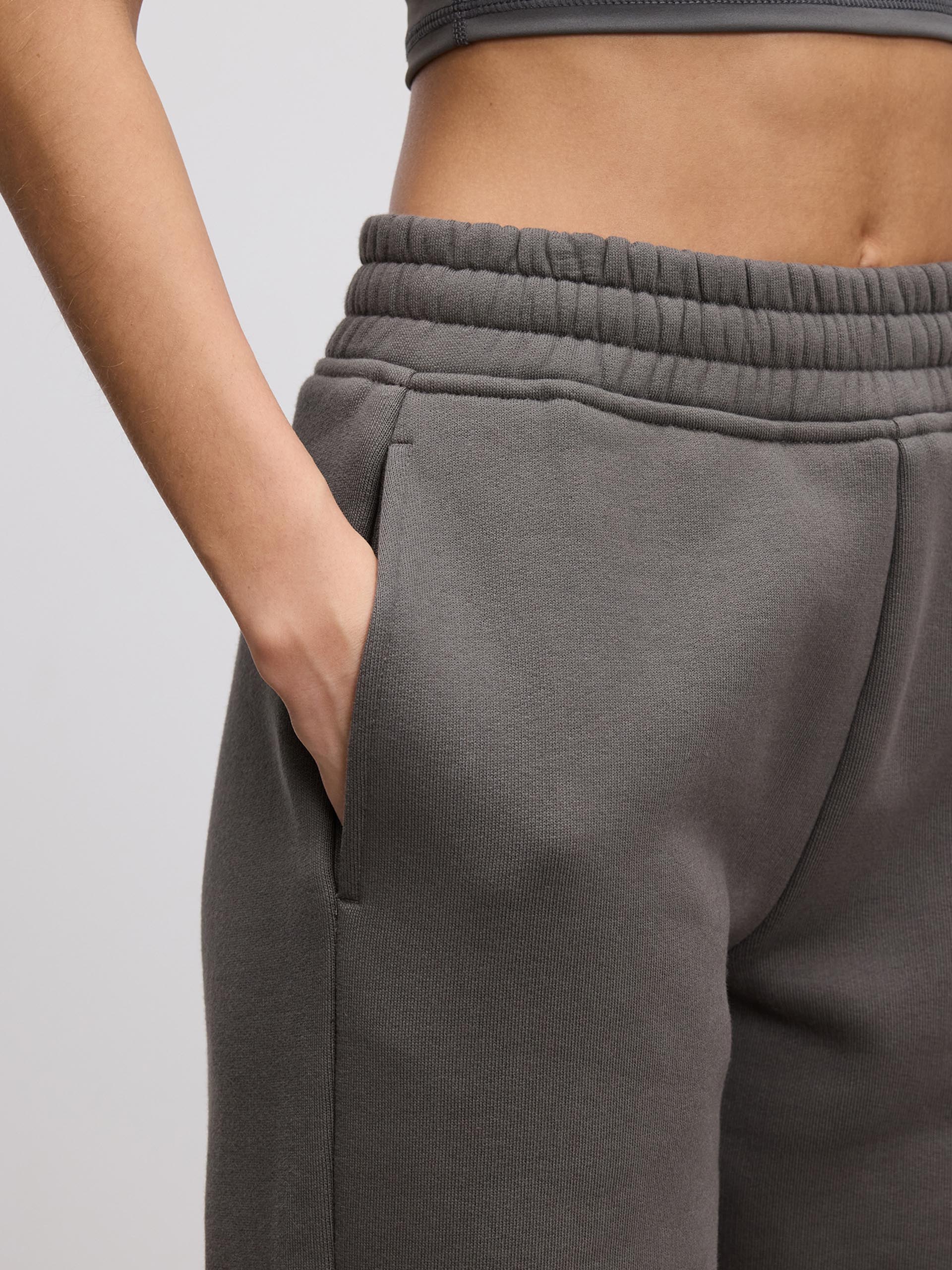 Womens Relaxed Straight Leg Jogger in Grey