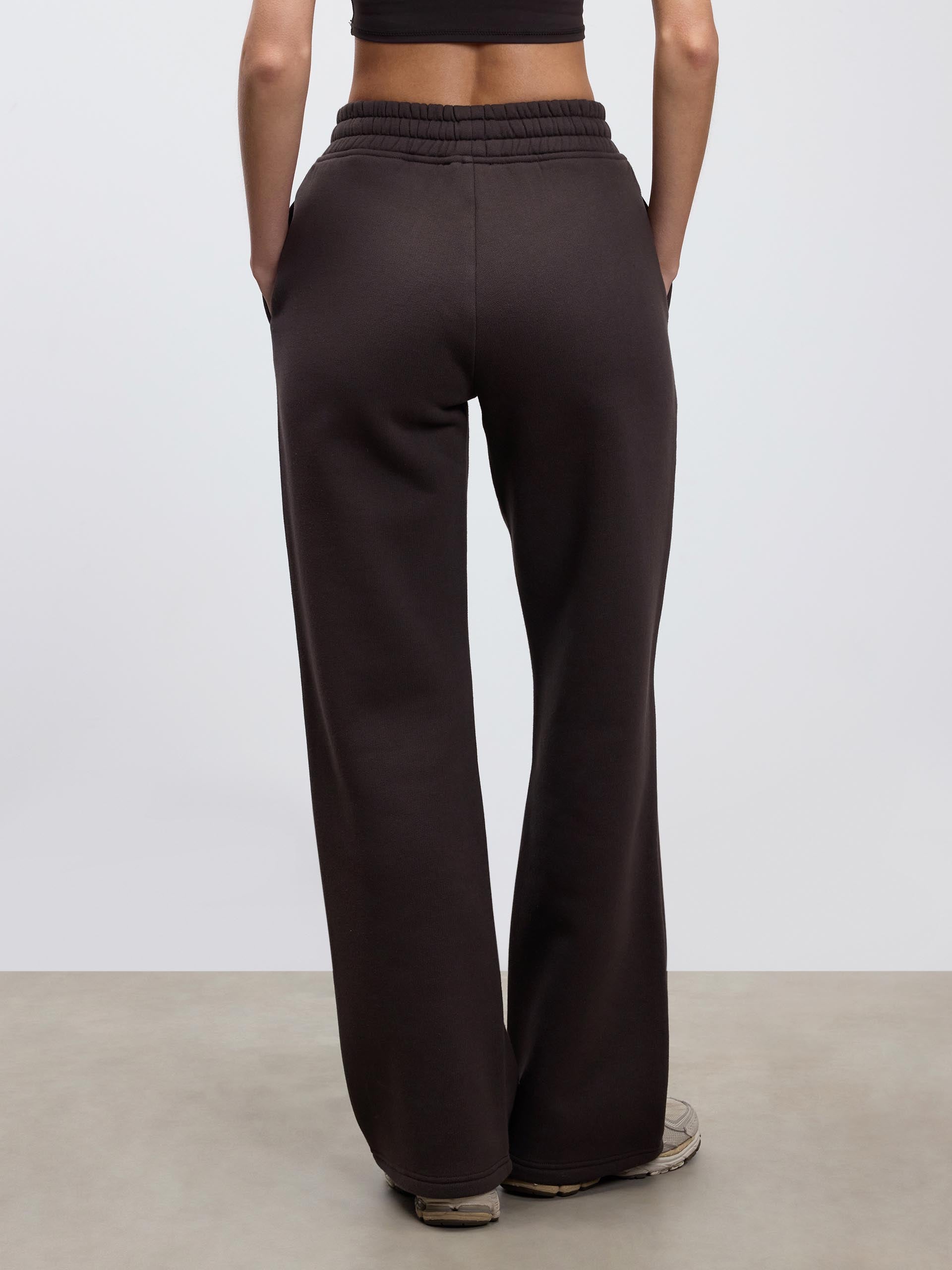 Womens Relaxed Straight Leg Jogger in Brown