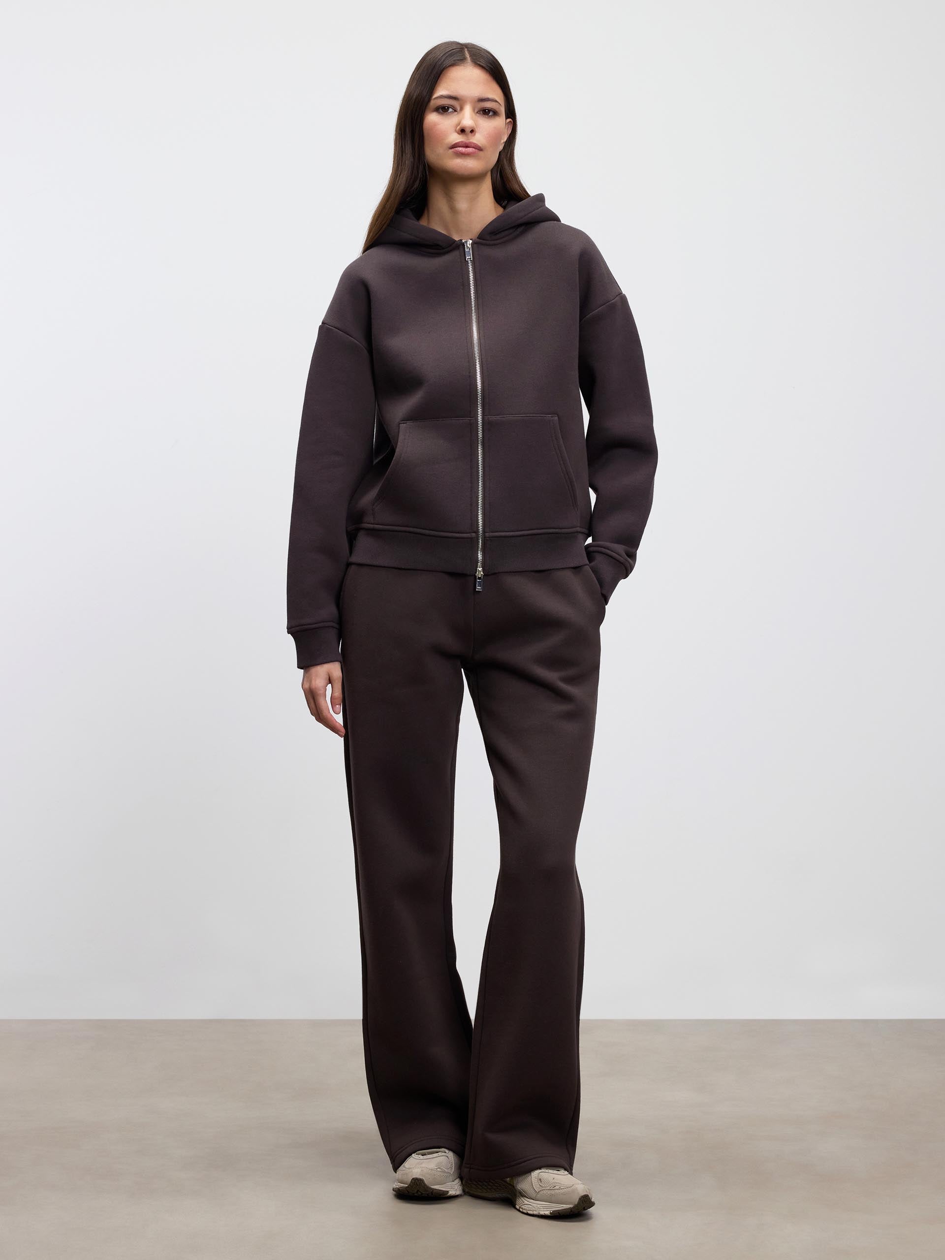 Womens Relaxed Straight Leg Jogger in Brown