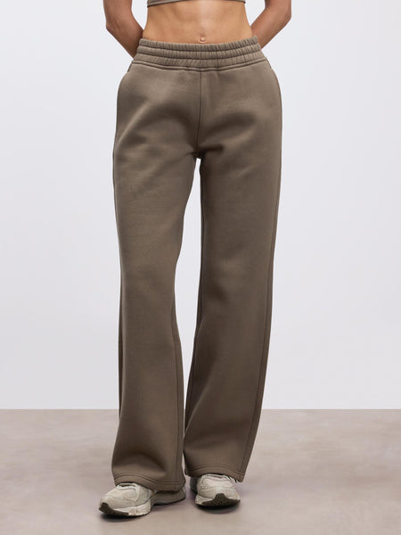 Womens Relaxed Straight Leg Jogger in Taupe