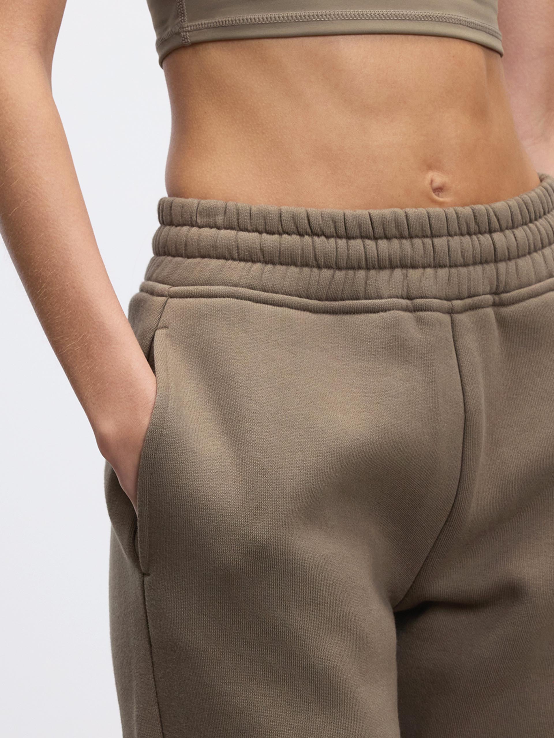 Womens Relaxed Straight Leg Jogger in Taupe