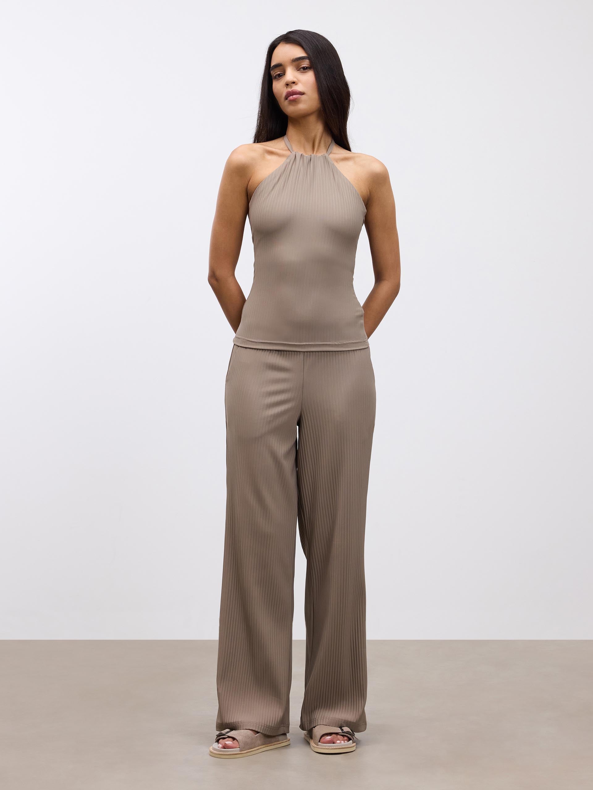 Womens Pleated Trouser in Taupe