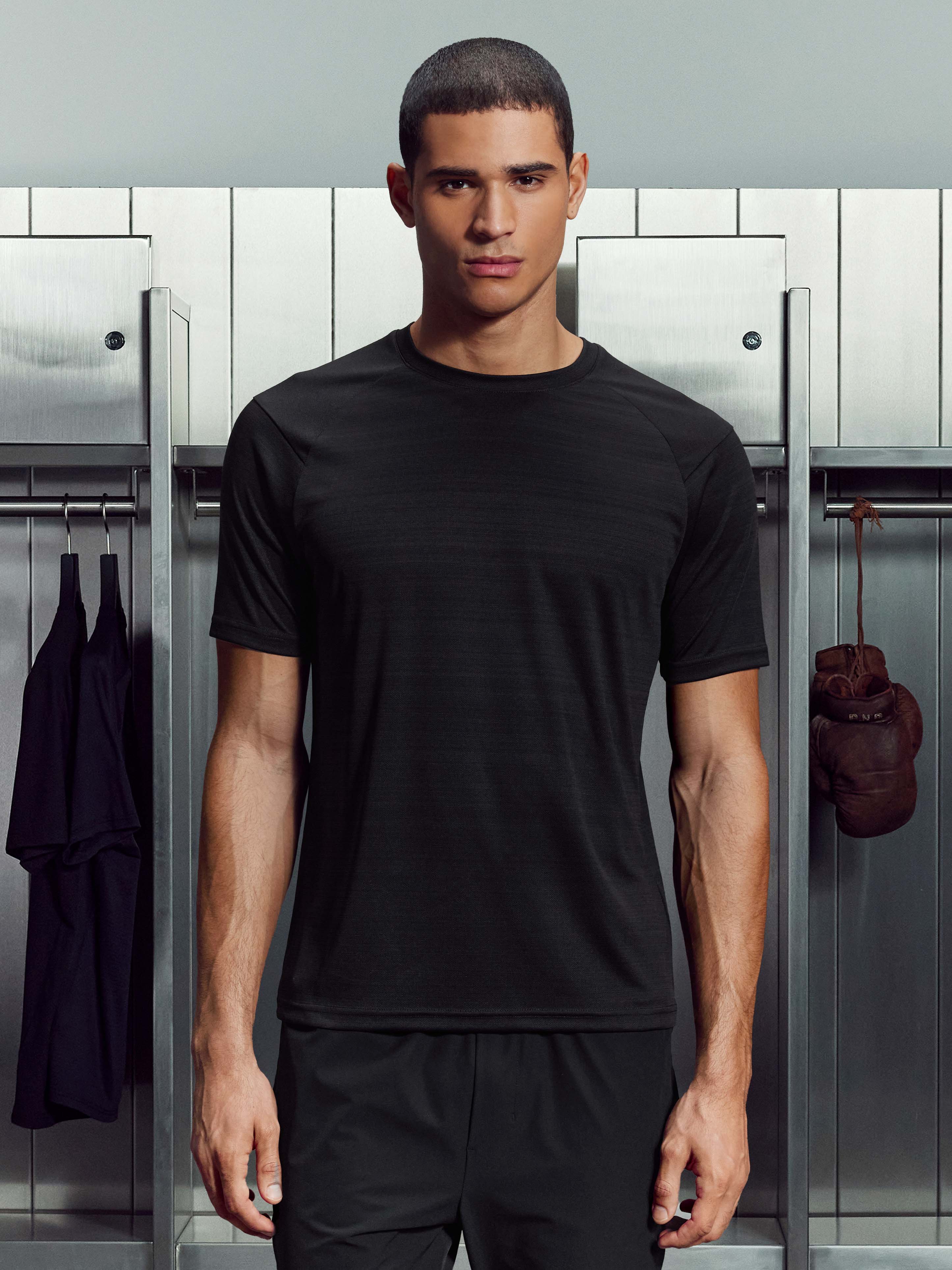 React T-Shirt in Black