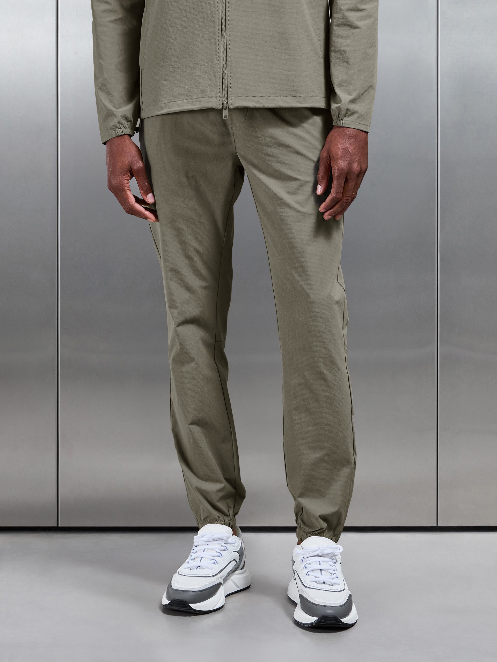 Active Technical Cuffed Trackpant in Olive