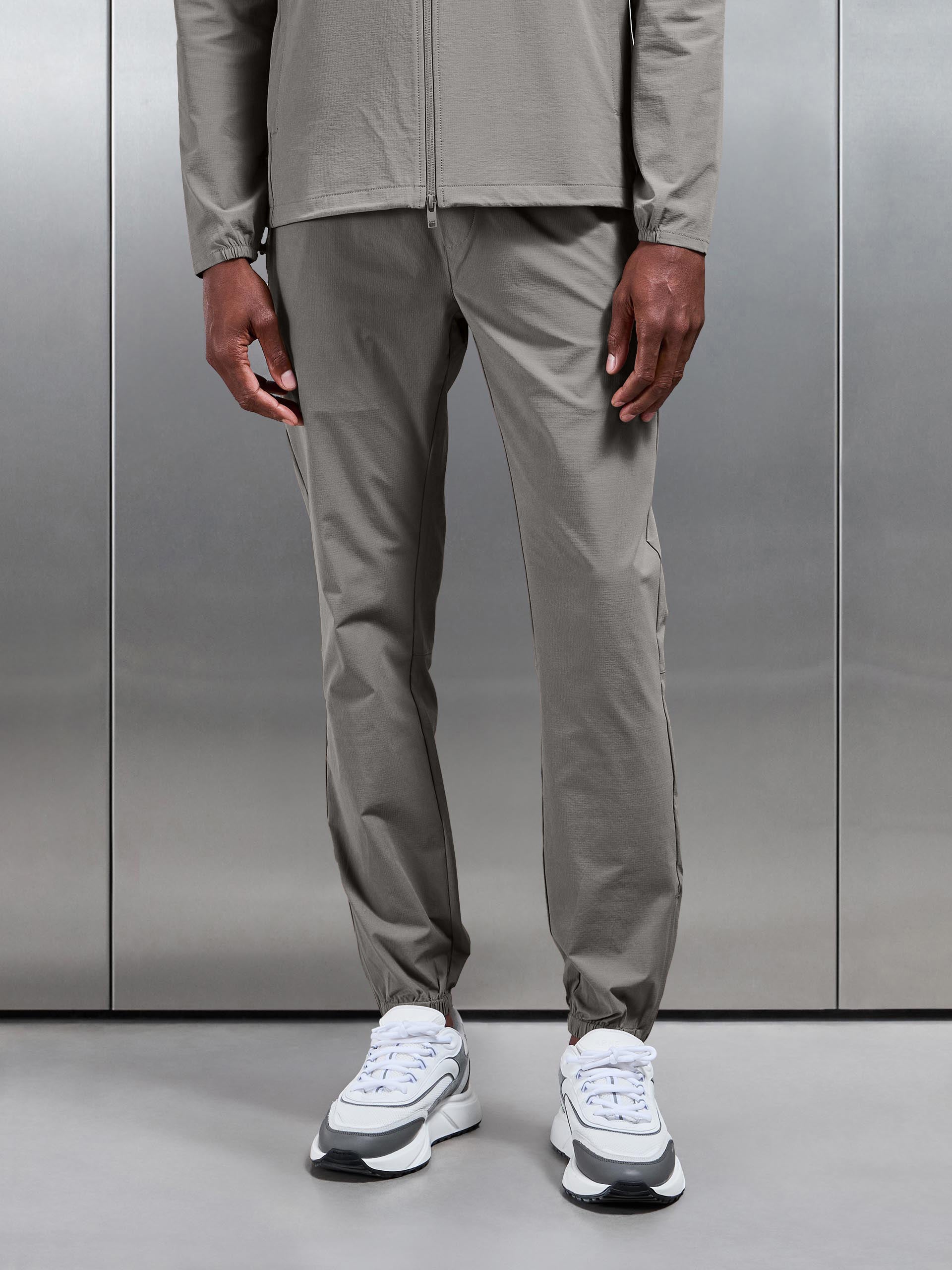 Active Technical Cuffed Trackpant in Olive