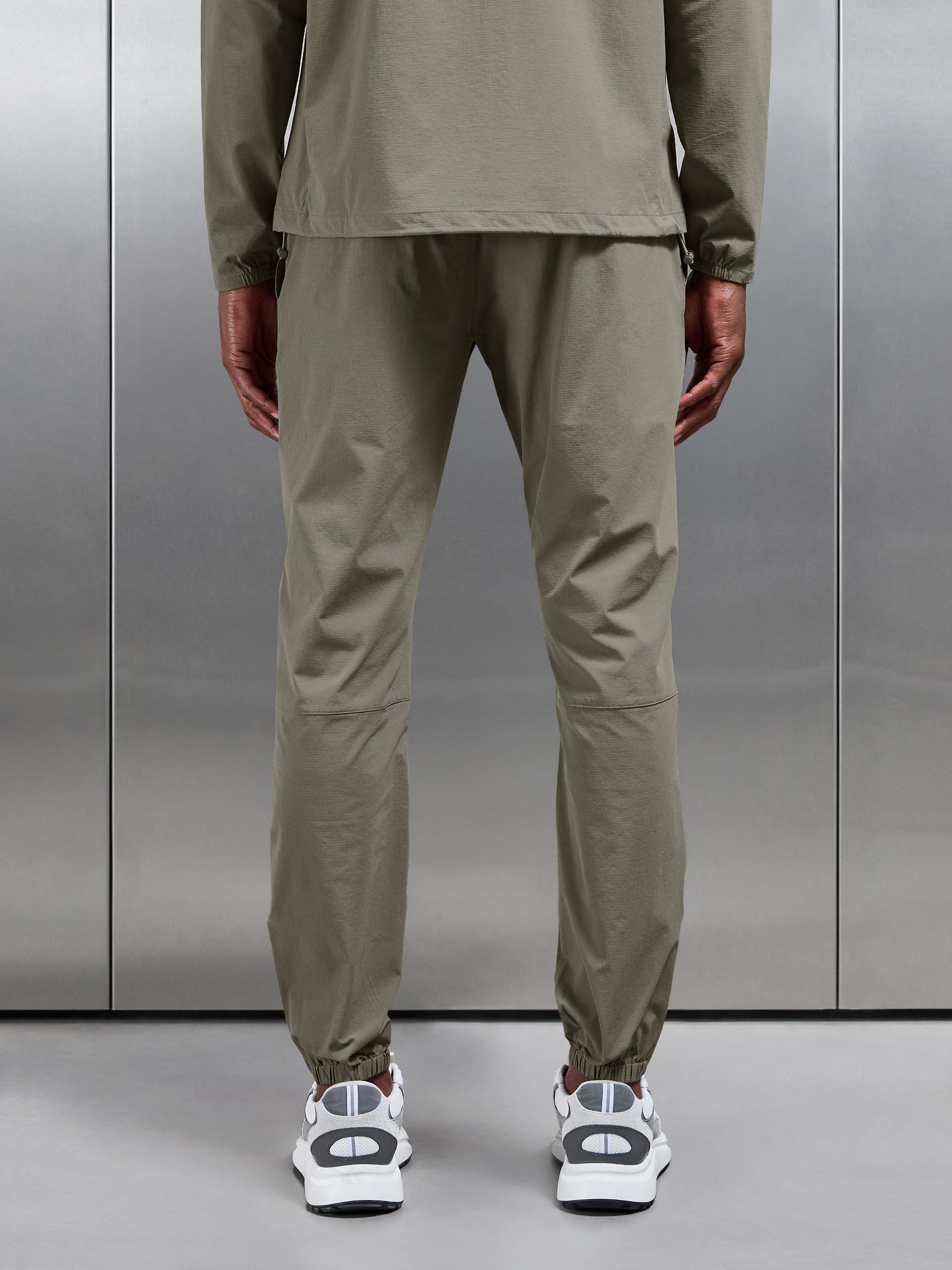 Active Technical Cuffed Trackpant in Olive