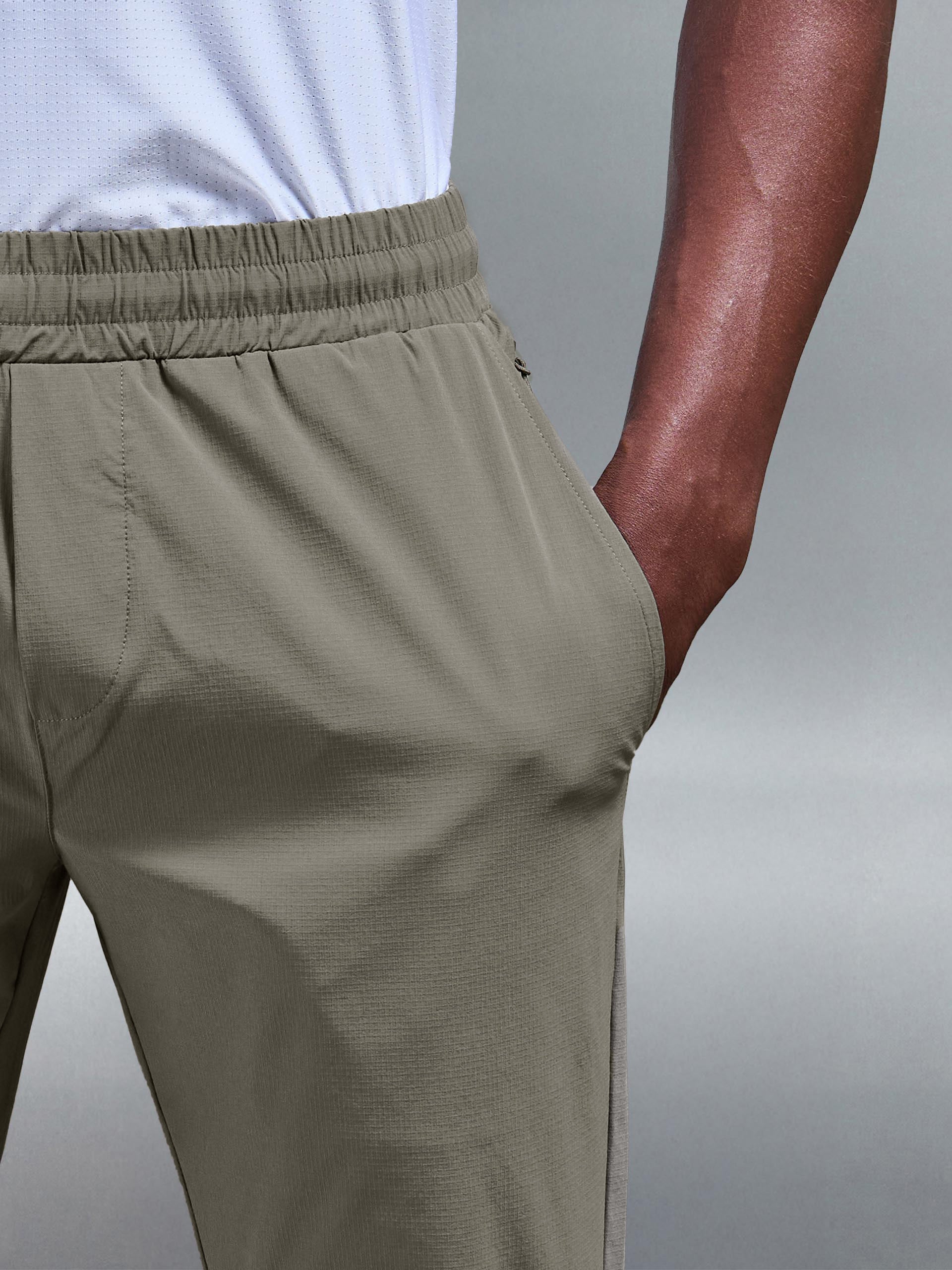 Active Technical Cuffed Trackpant in Olive