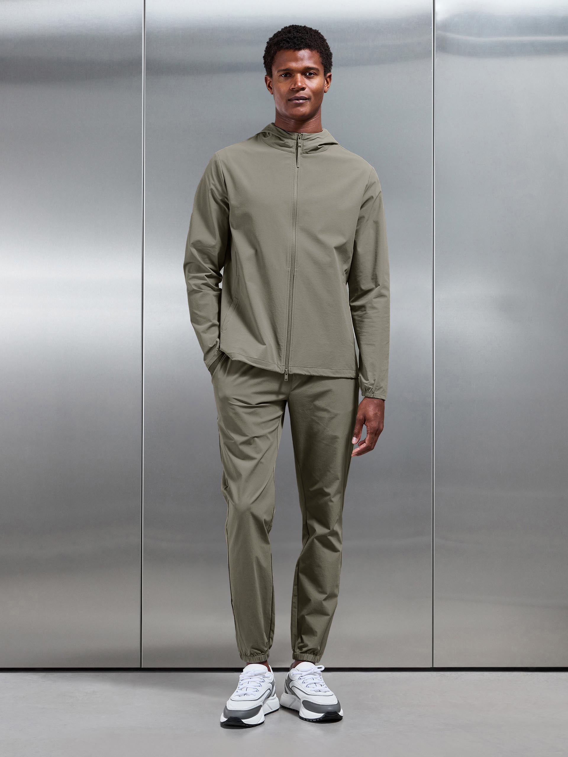 Active Technical Cuffed Trackpant in Olive