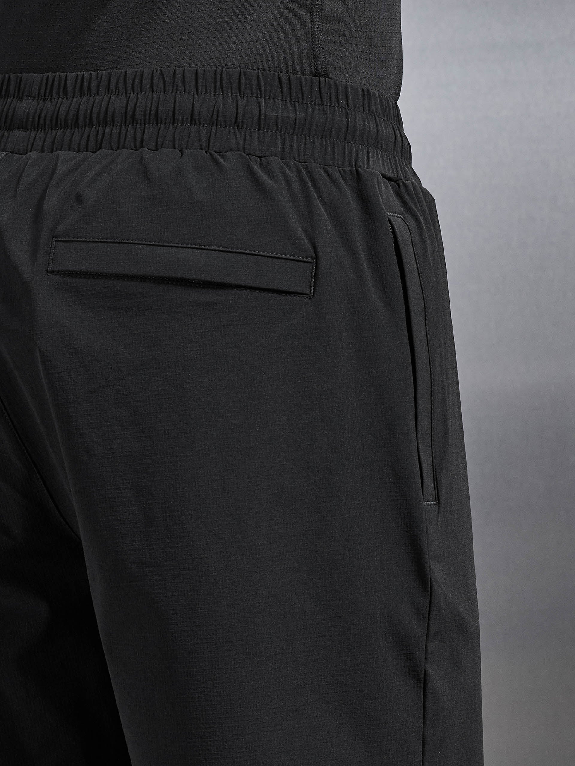 Active Technical Short in Black