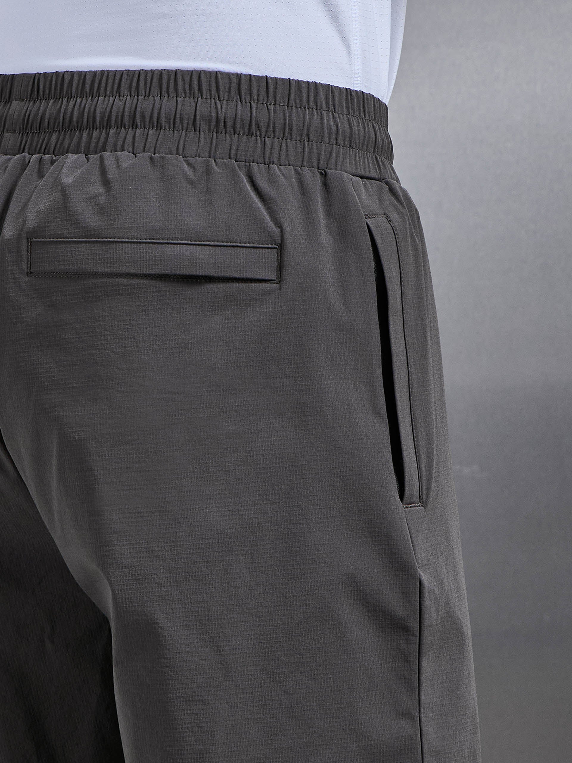 Active Technical Short in Grey