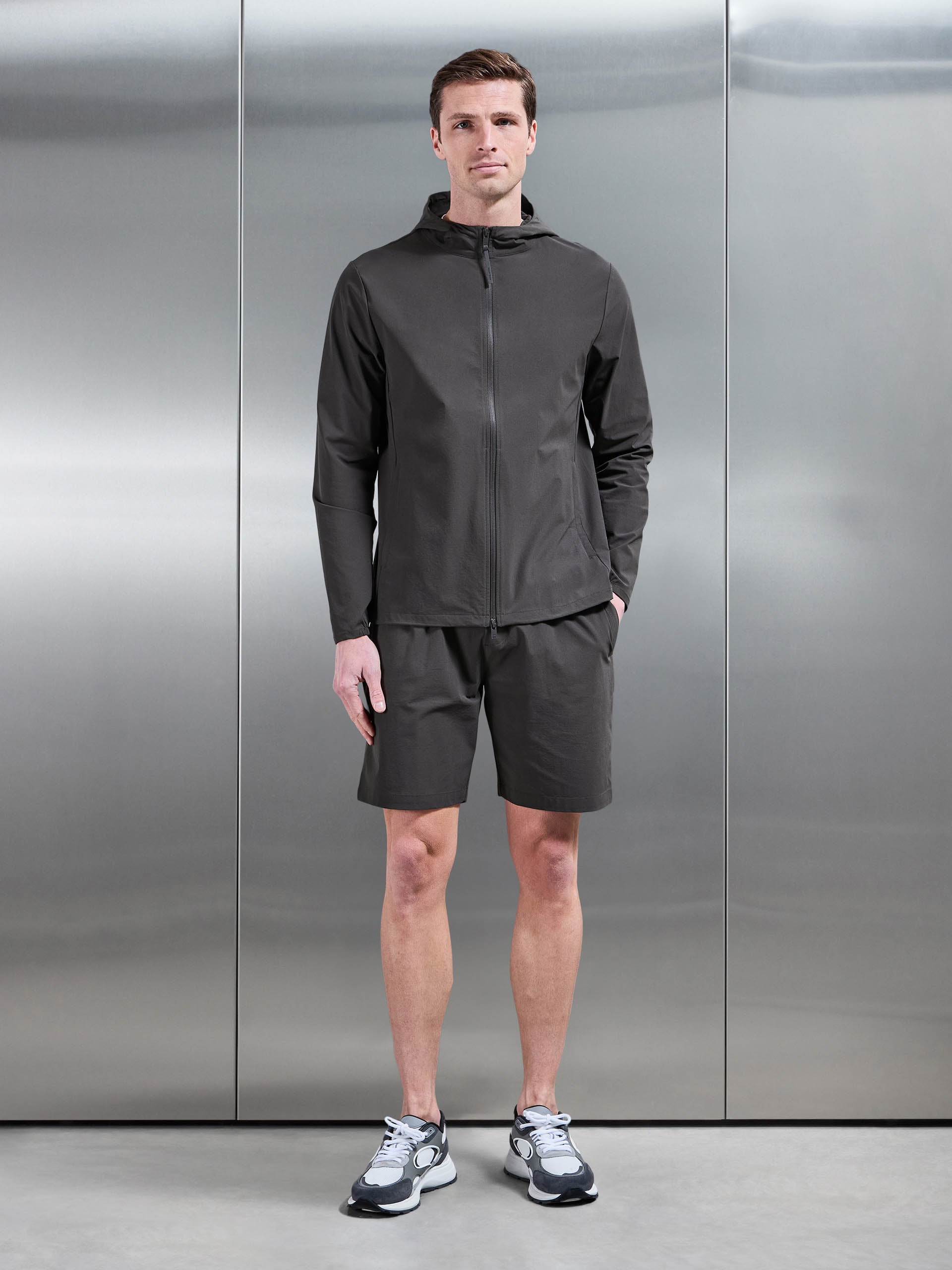 Active Technical Short in Grey