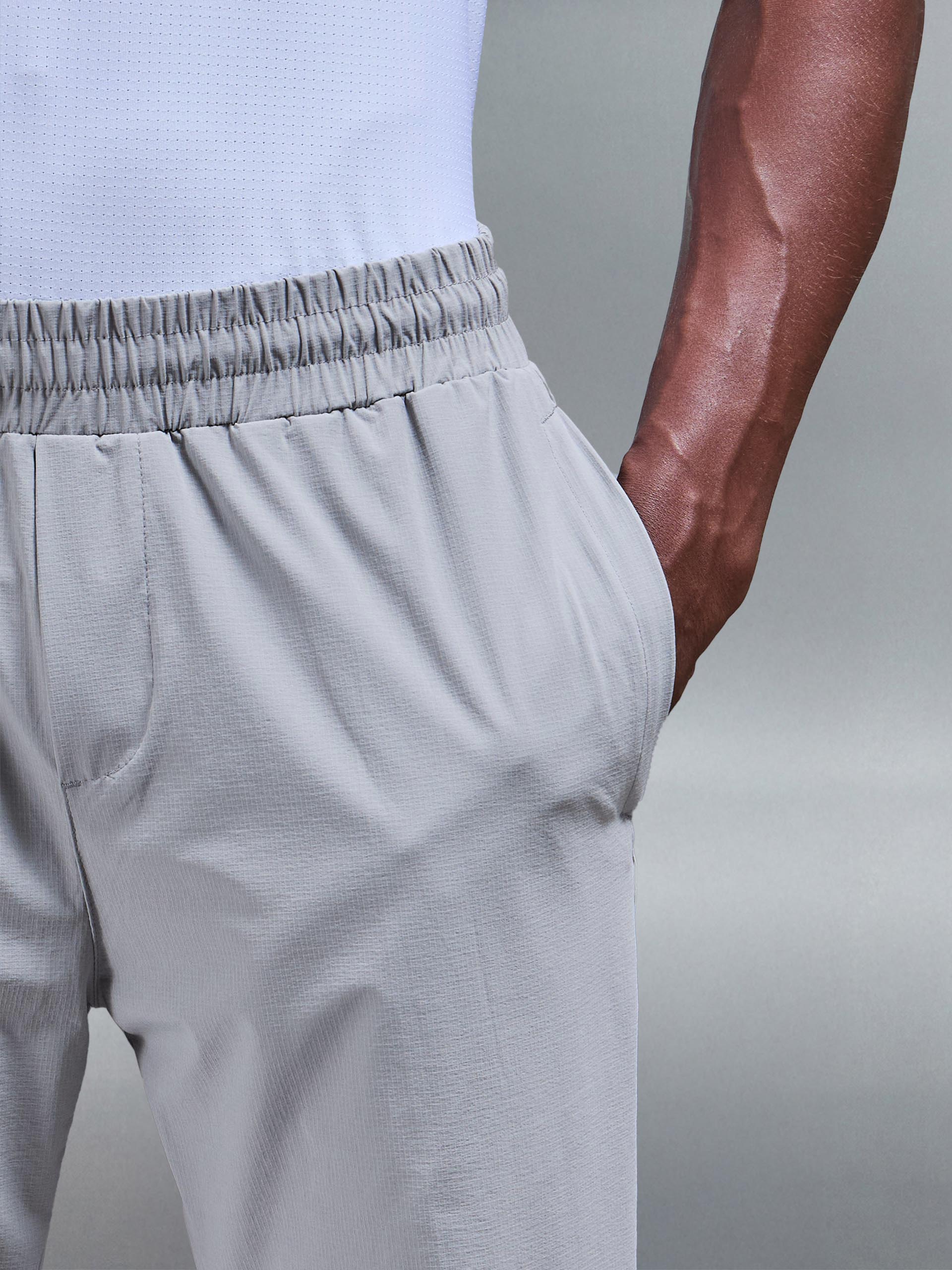 Active Technical Tapered Trackpant in Mid Grey