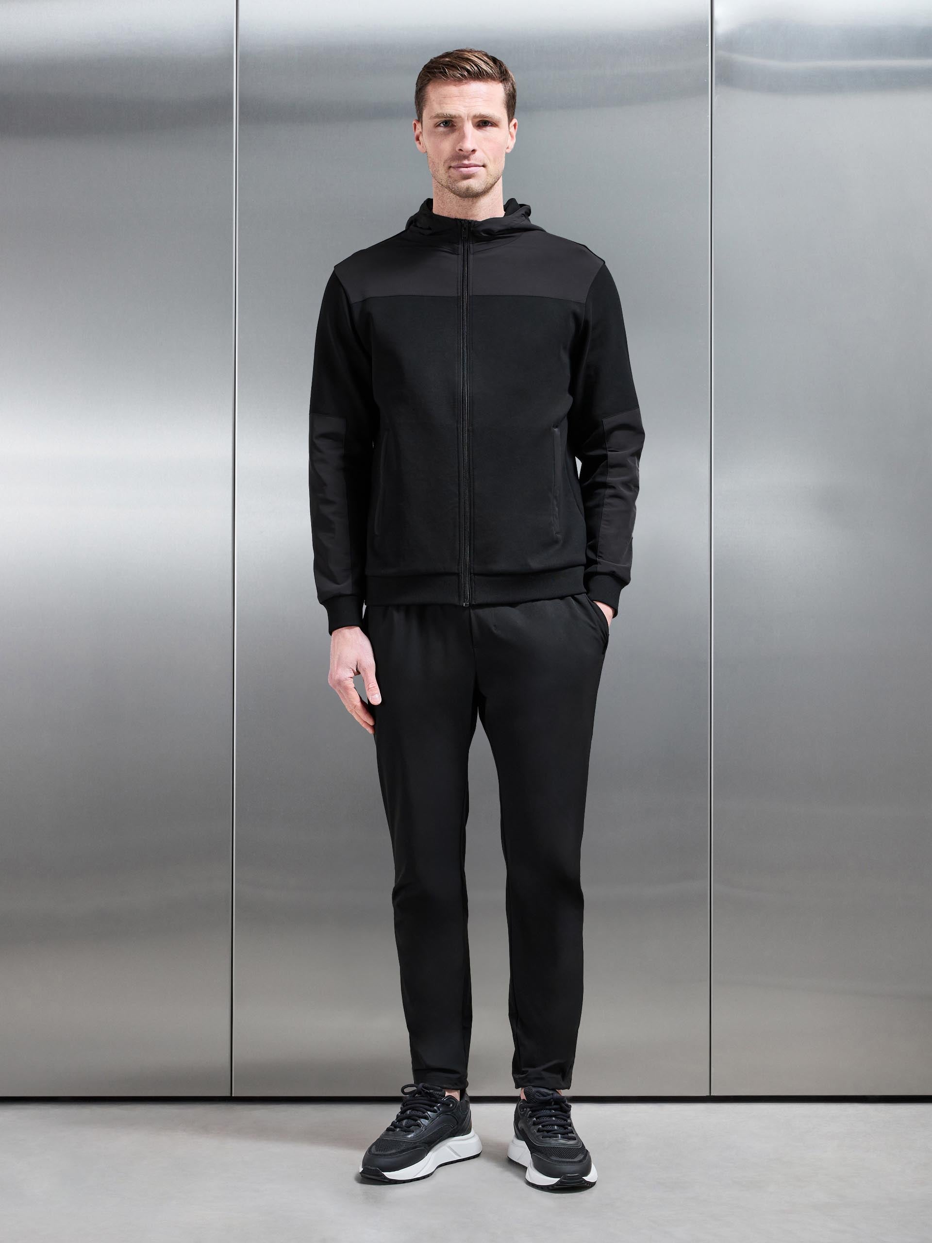 Apex Hybrid Jersey Windbreaker in Black