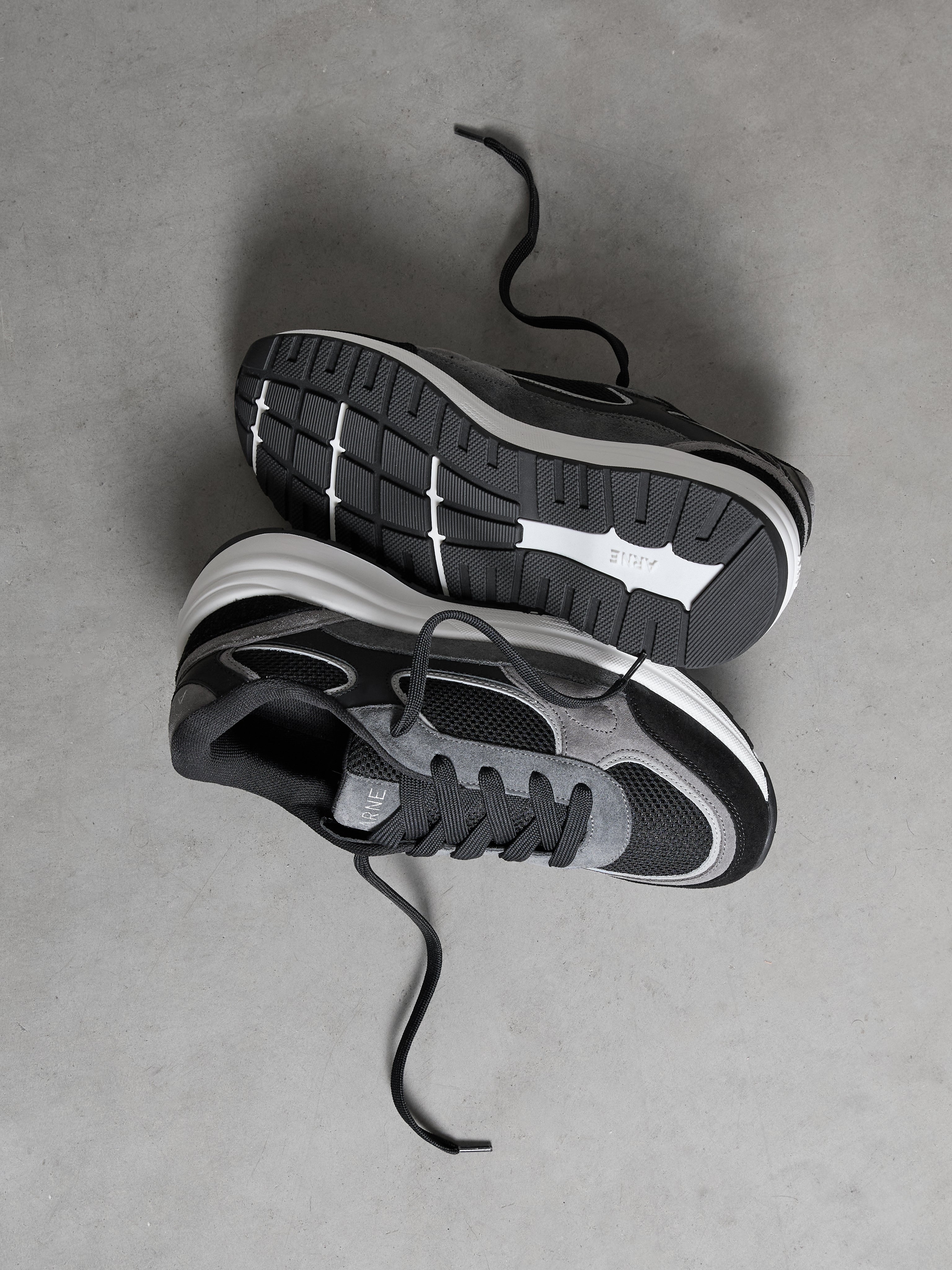 Apollo Runner in Black Charcoal