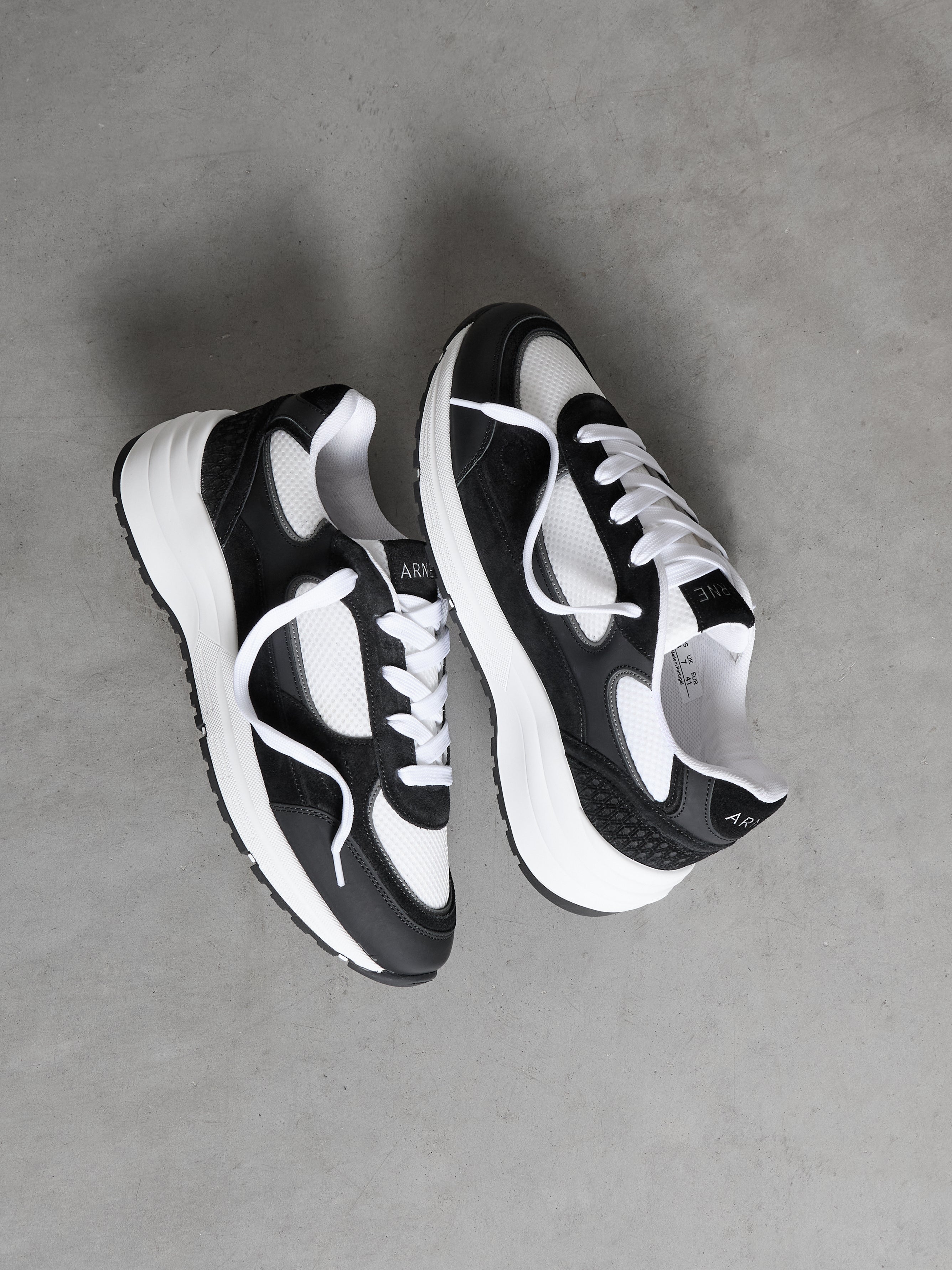 Apollo Runner in White Black