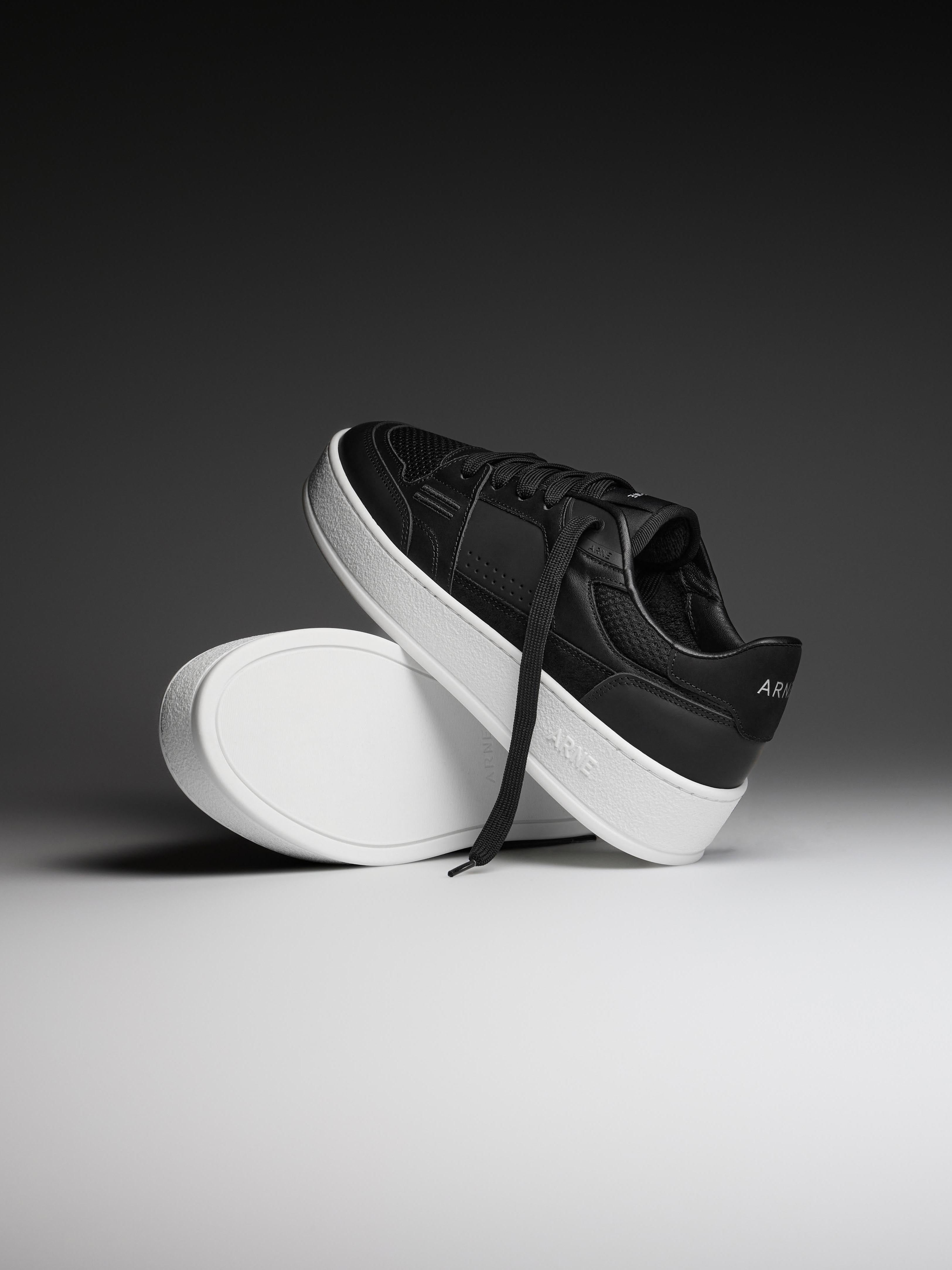 Arena Trainer 2.0 in Black