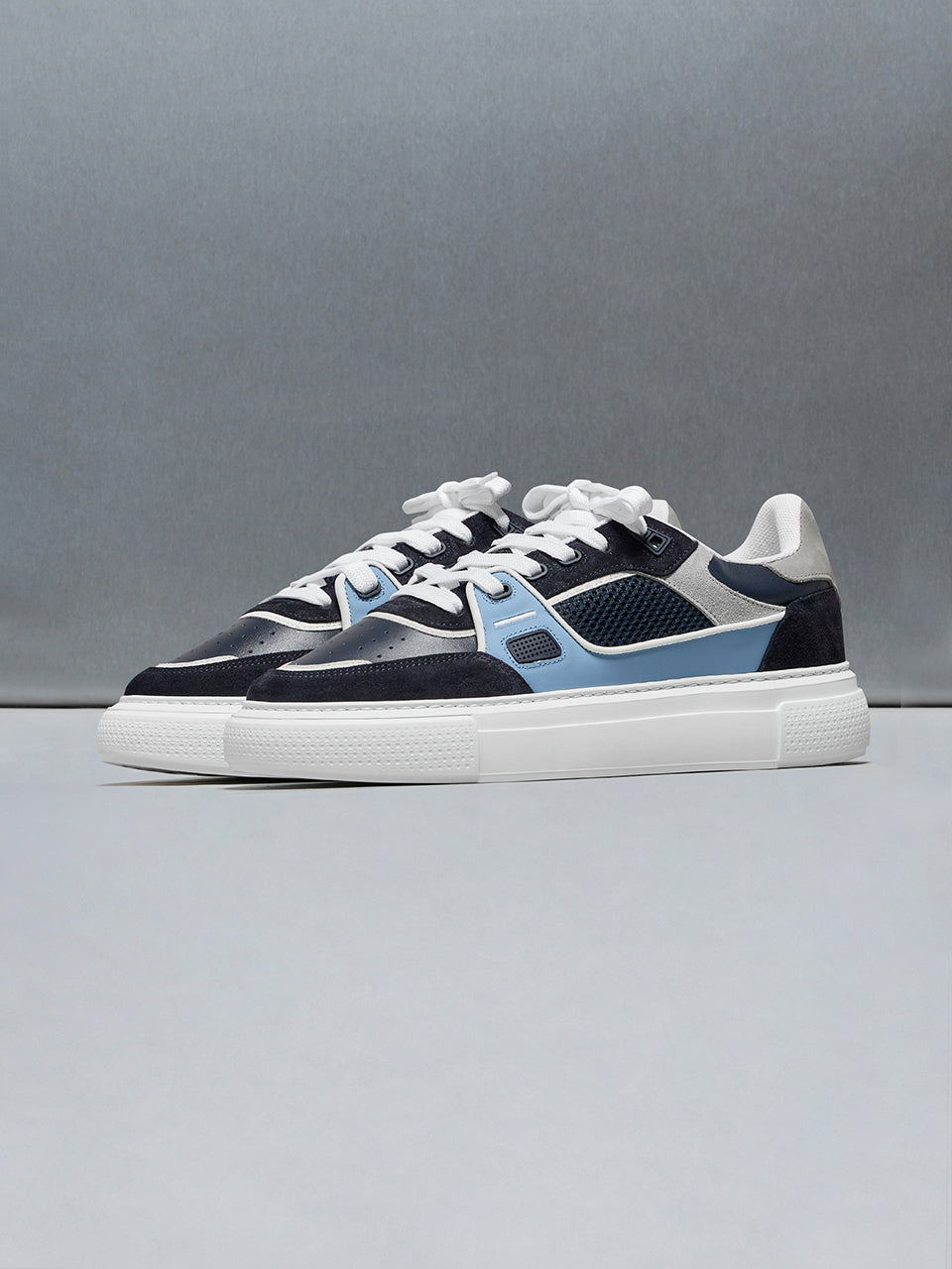 Atlas Trainer in Marine