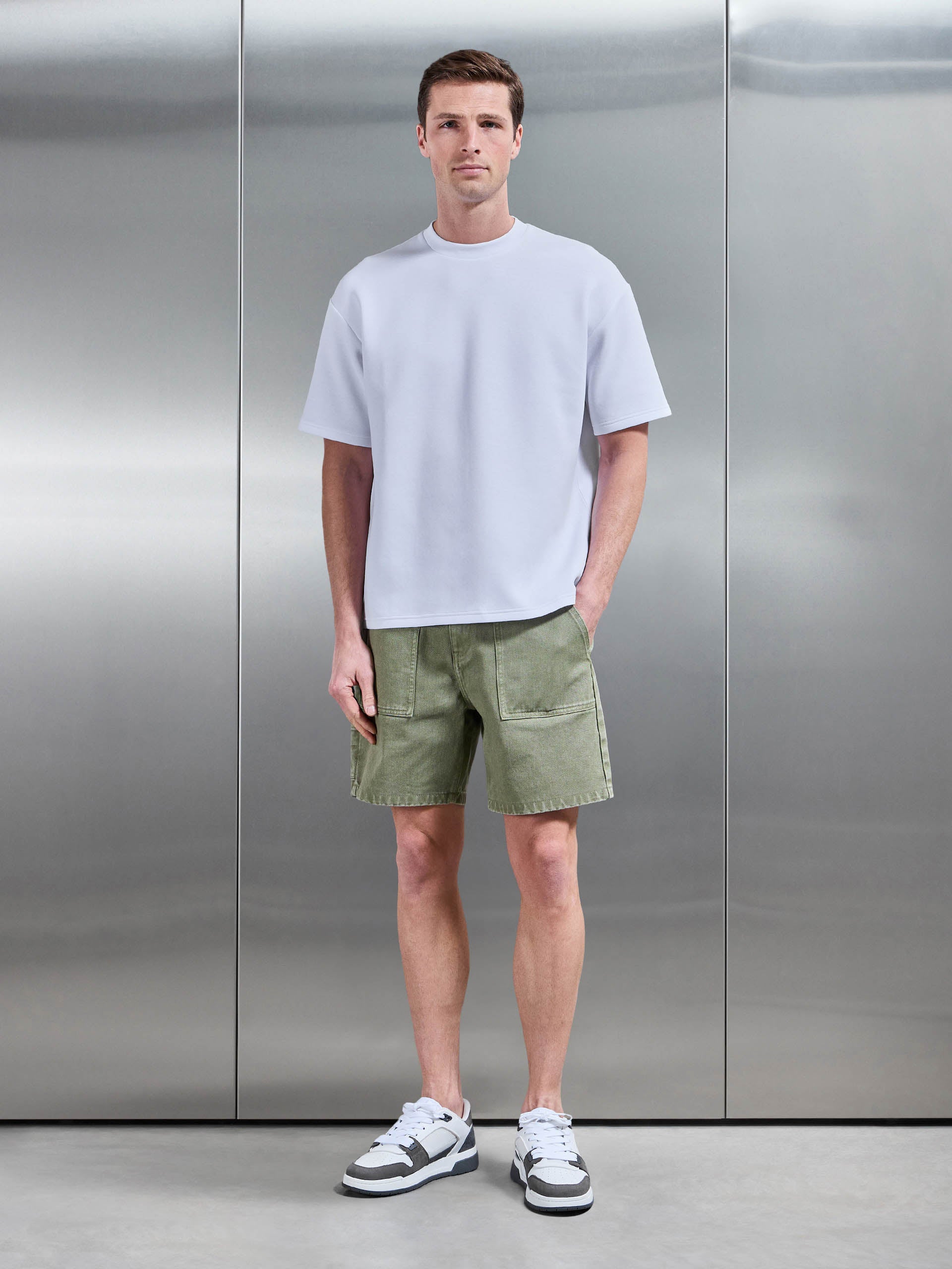 Carpenter Short in Olive