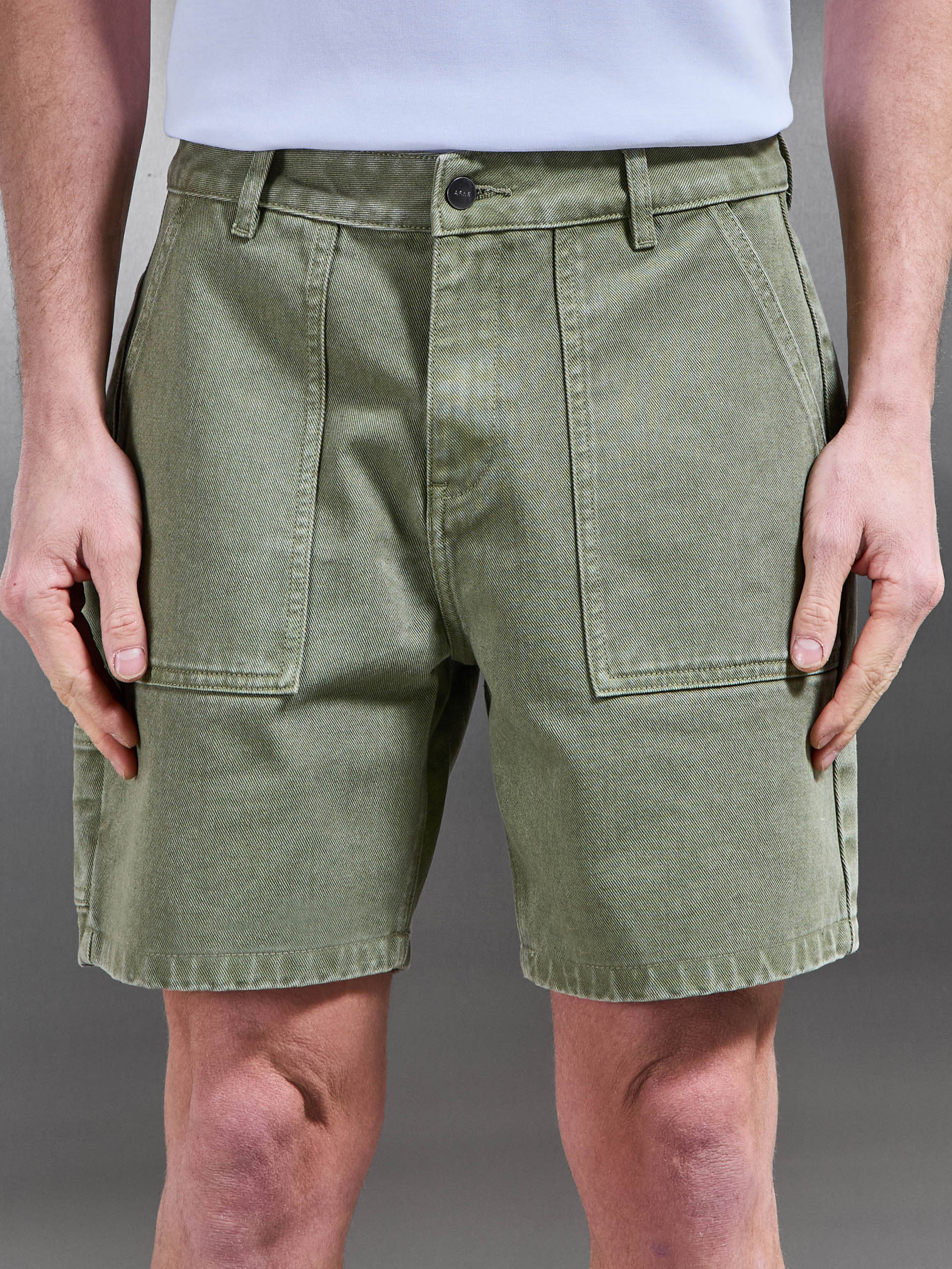 Carpenter Short in Olive