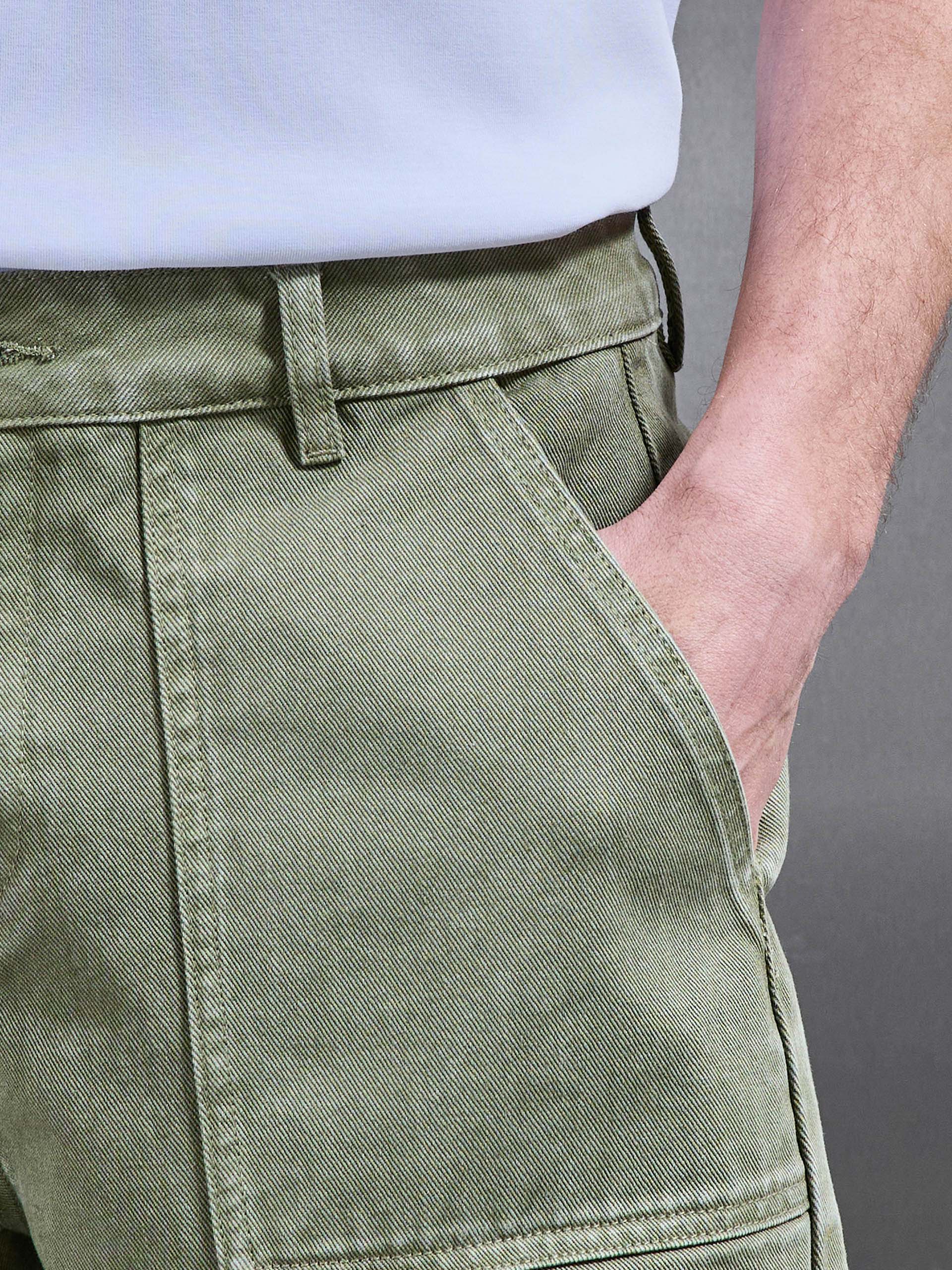 Carpenter Short in Olive