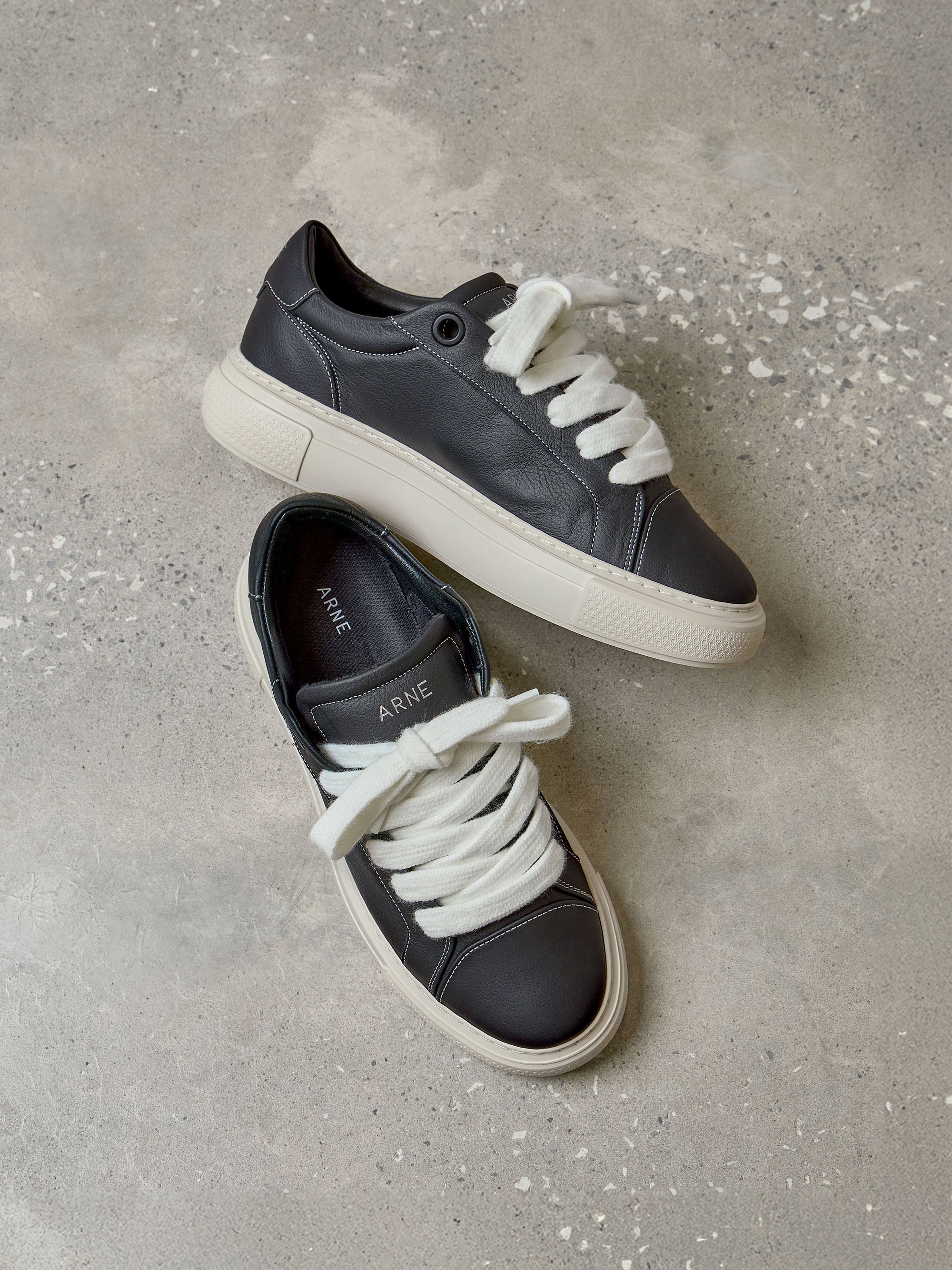 Chunky Essential Trainer in Black