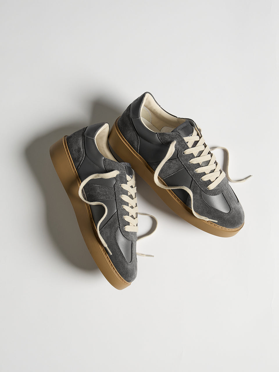 Classic Court Trainer in Charcoal Gum