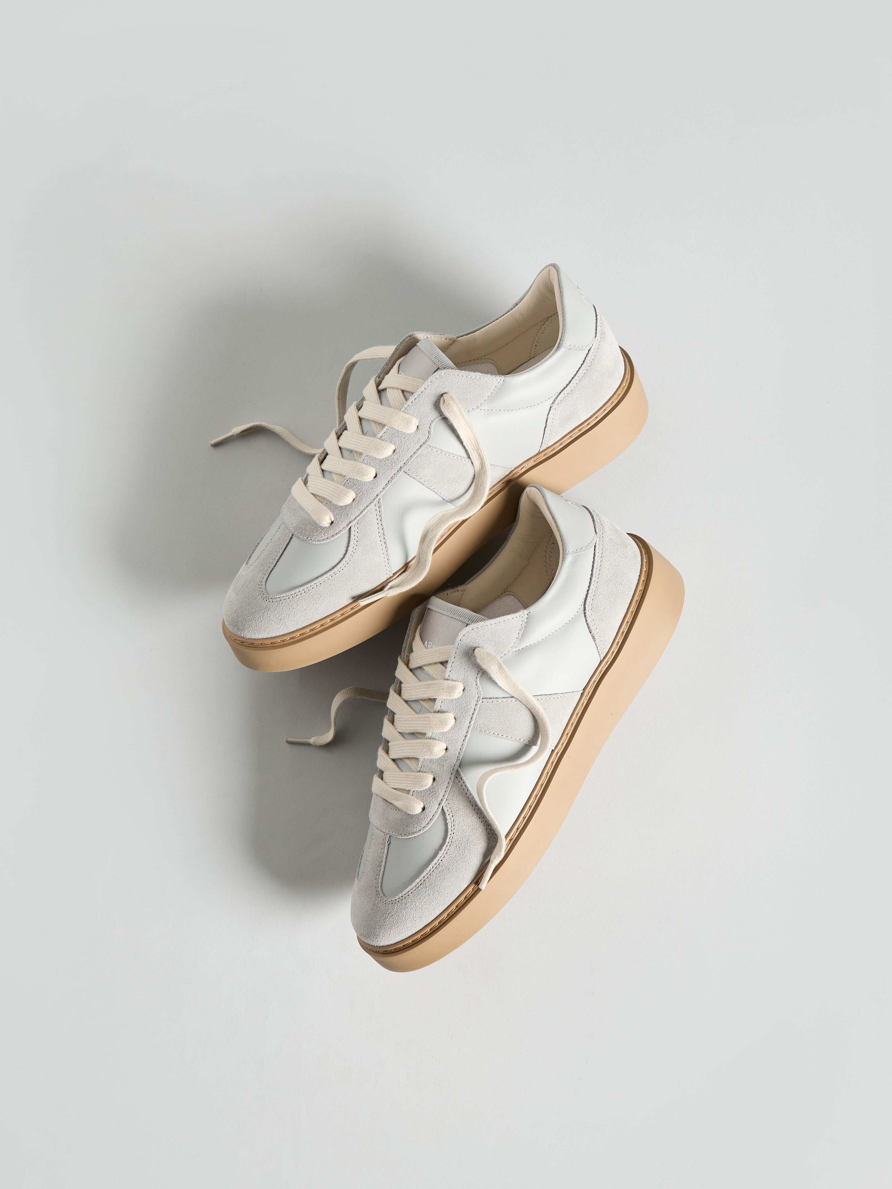 Classic Court Trainer in Grey Gum