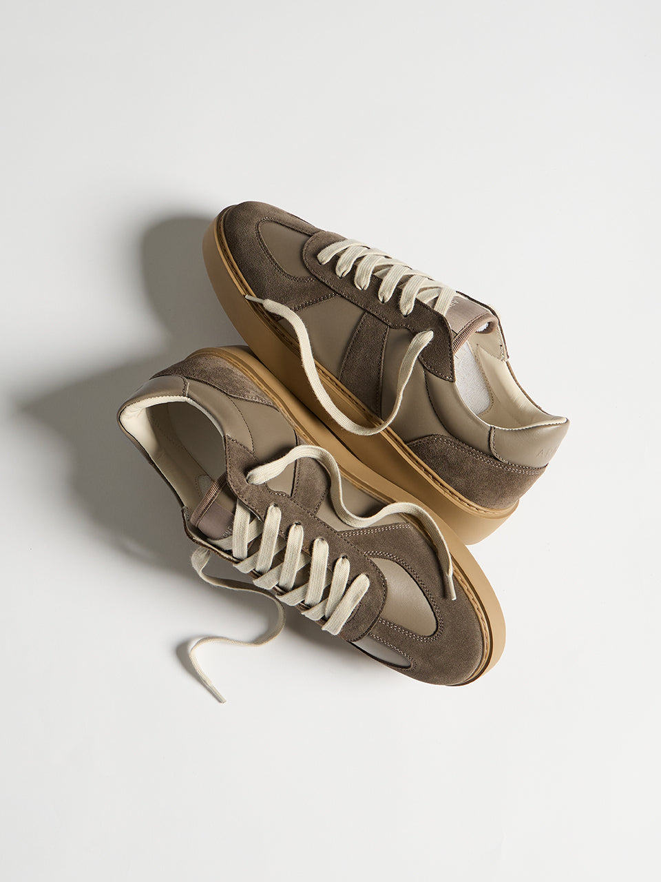 Classic Court Trainer in Brown Gum