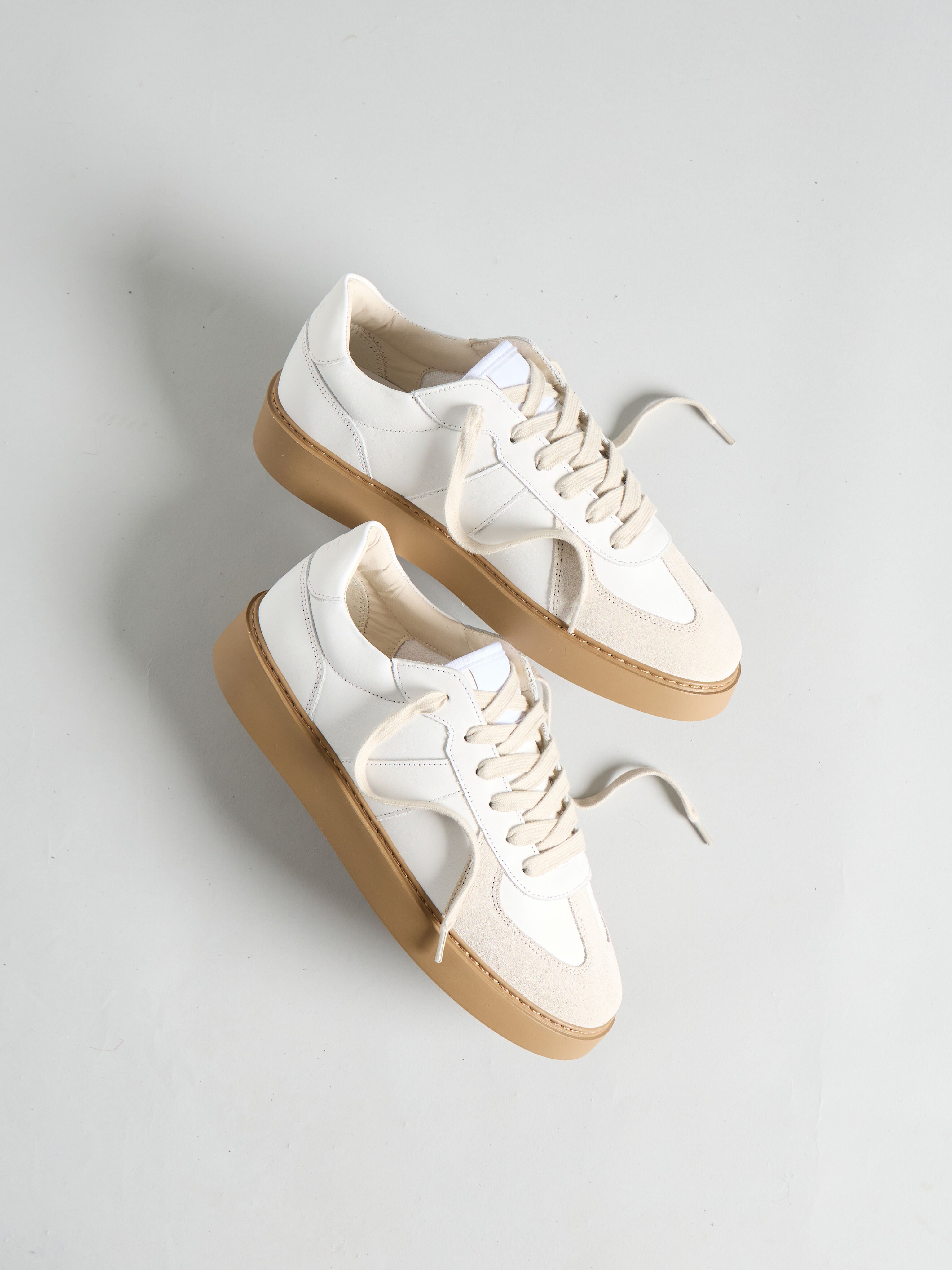 Classic Court Trainer in White Gum