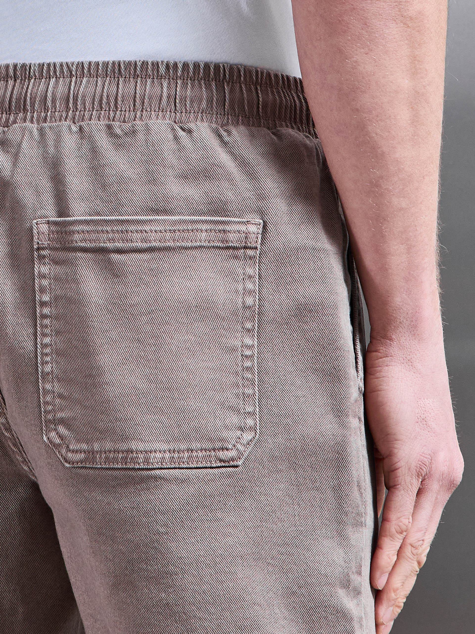 Cotton Twill Stretch Short in Taupe