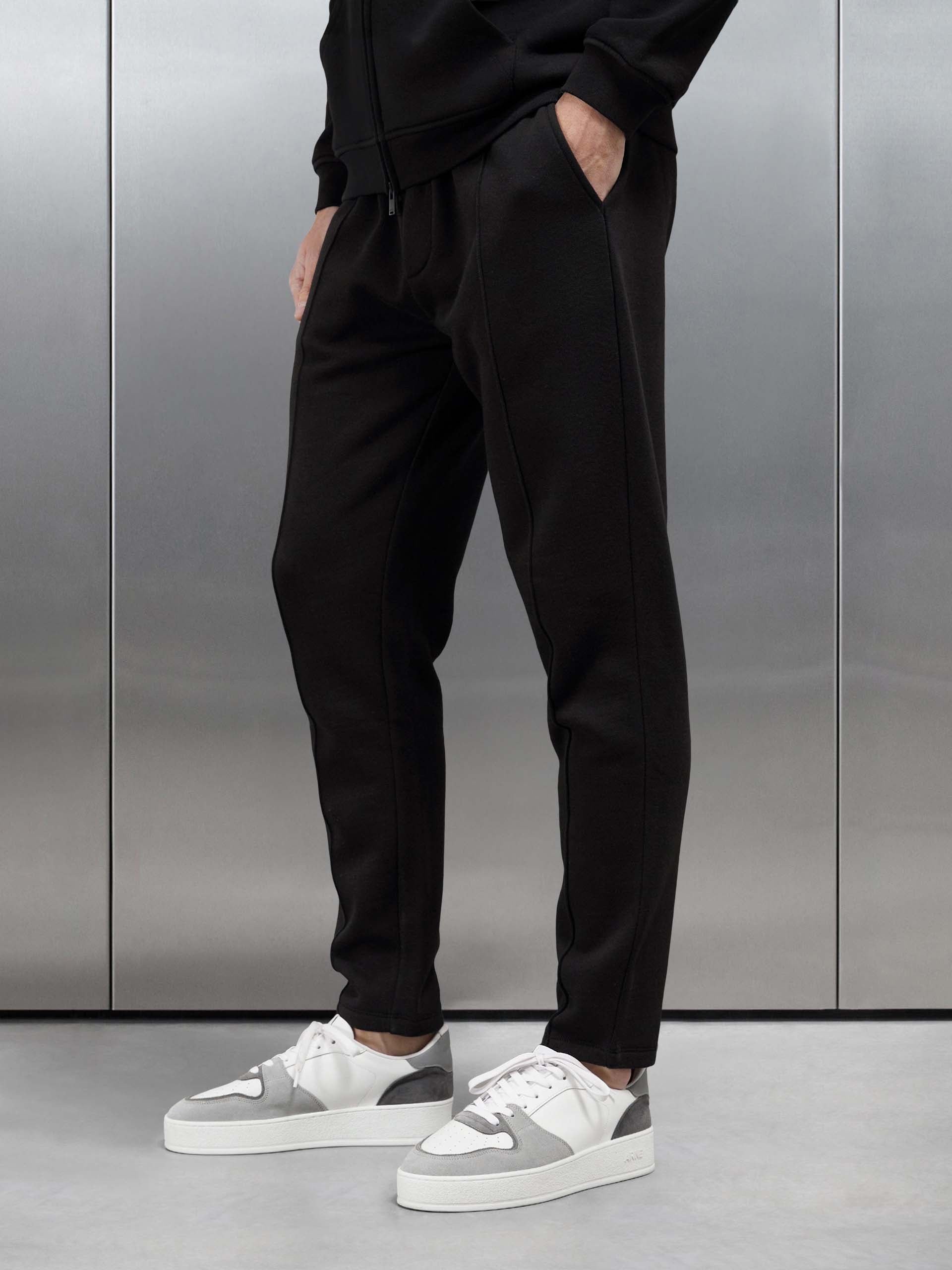 Essential Tapered Jogger in Black