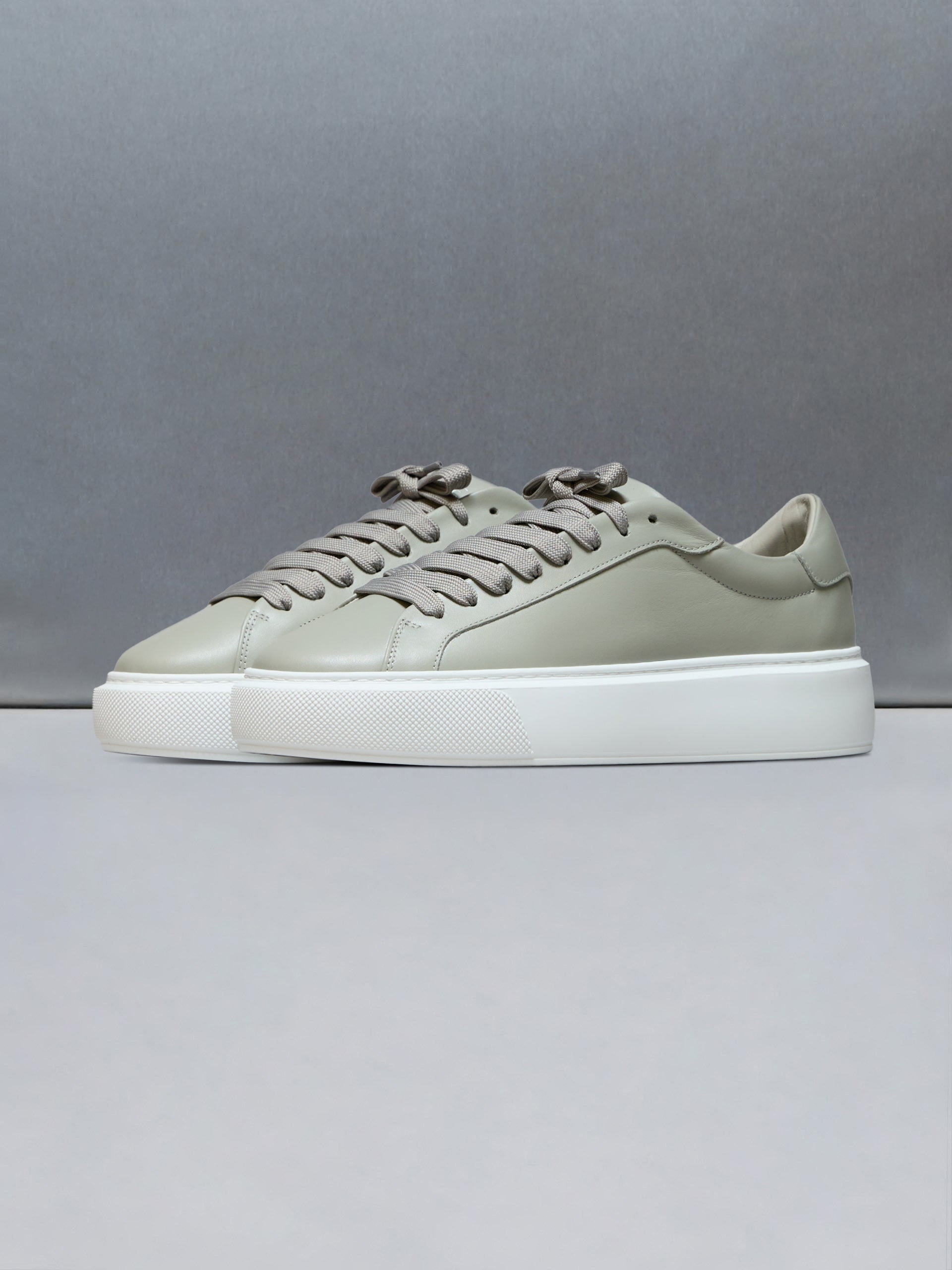 Essential Leather Trainer in Olive
