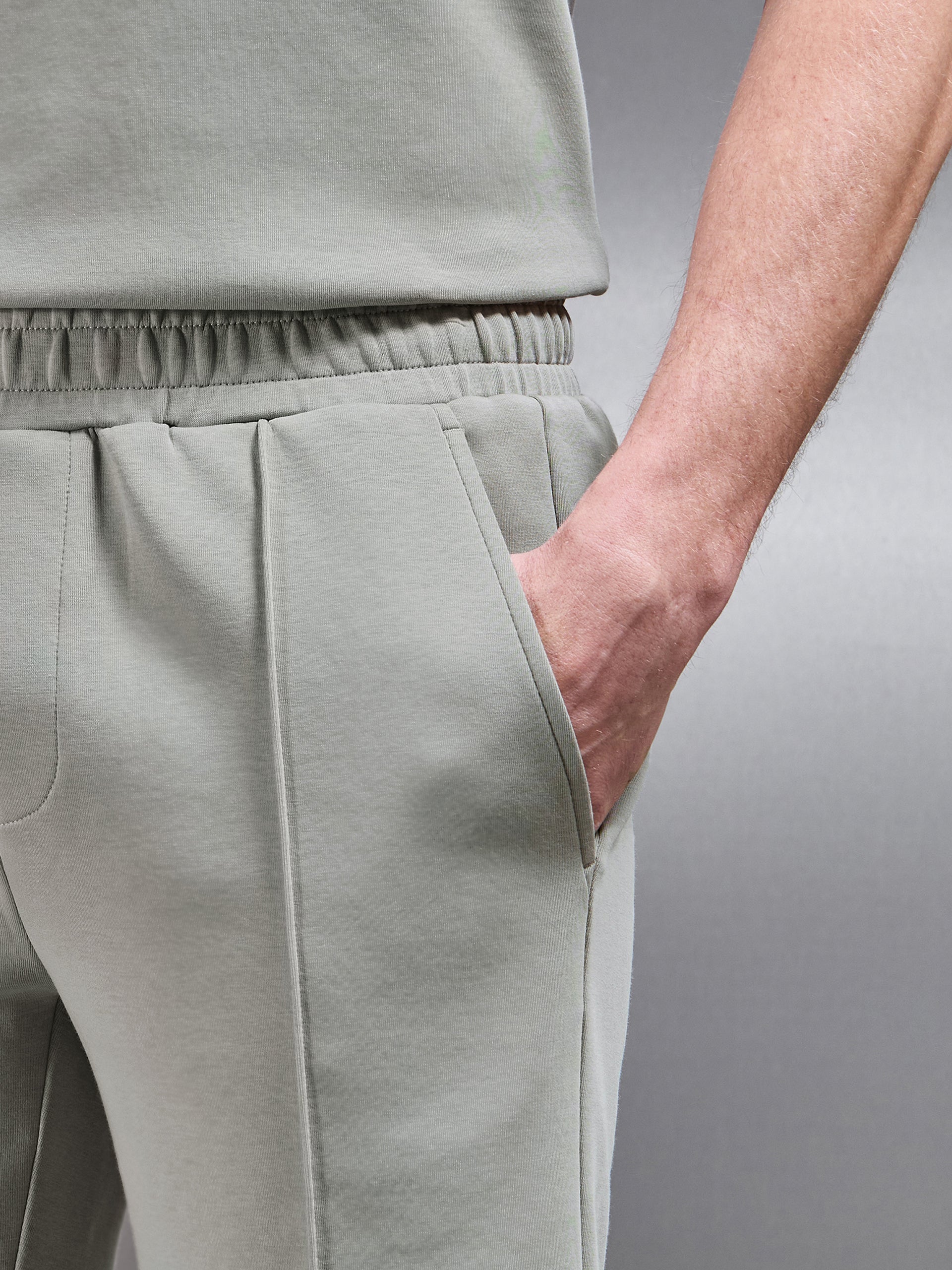 Everyday Luxe Short in Stone