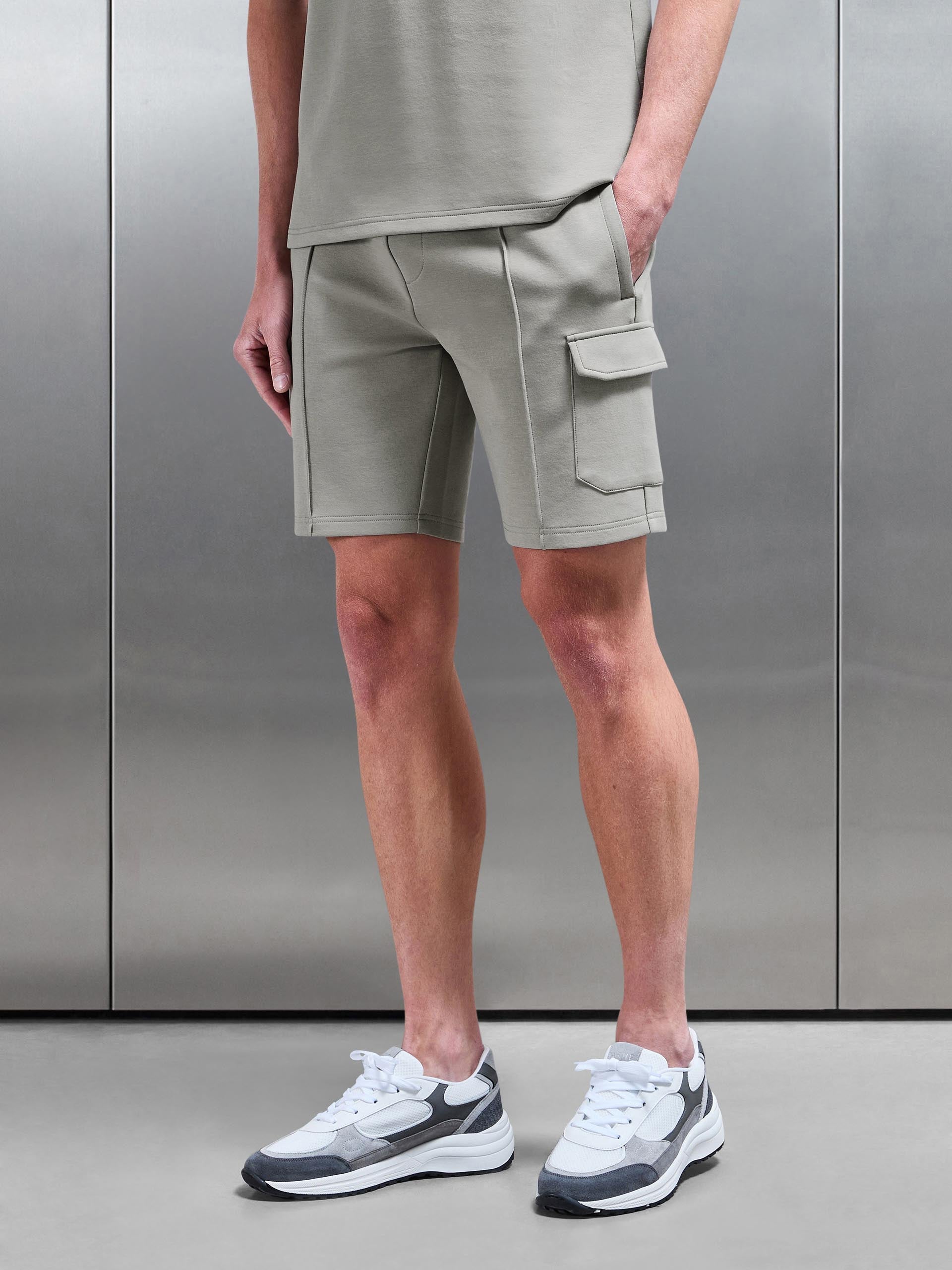 Everyday Luxe Cargo Short in Stone
