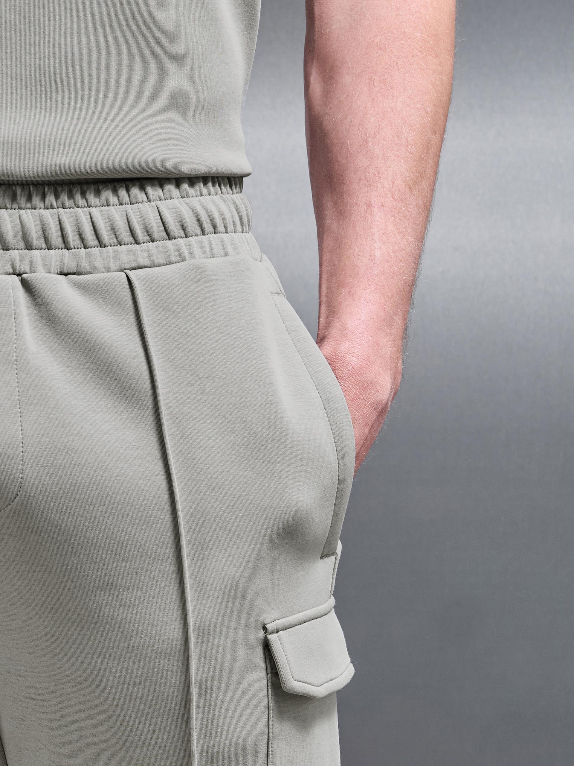 Everyday Luxe Cargo Short in Stone