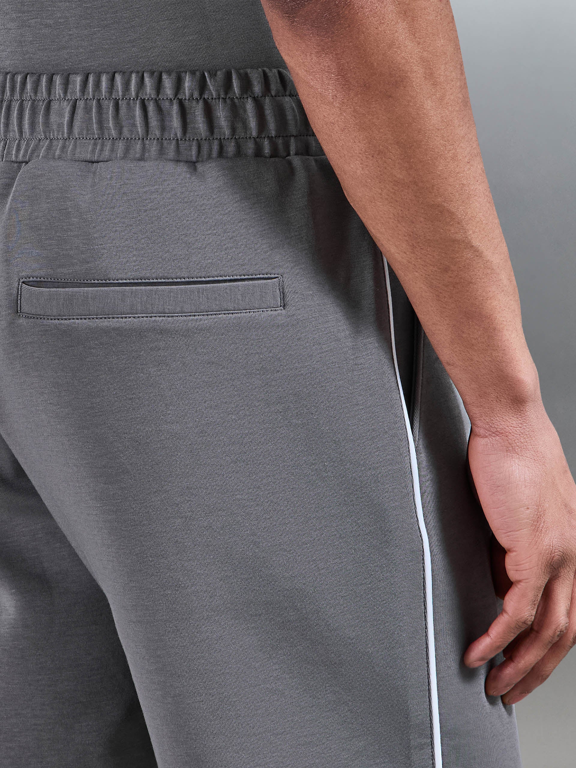 Everyday Luxe Piping Short in Grey