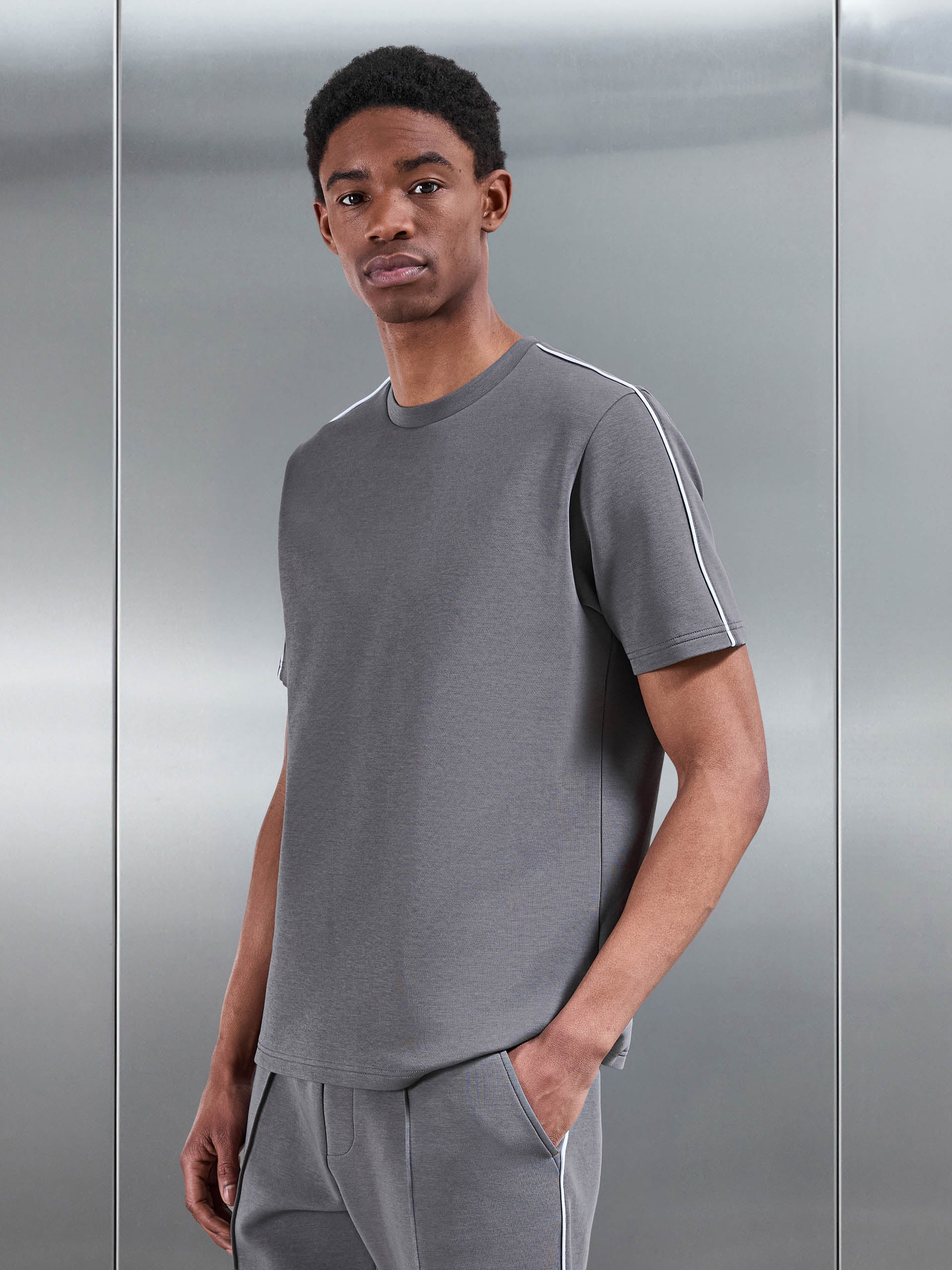 Everyday Luxe Piping T-Shirt in Grey