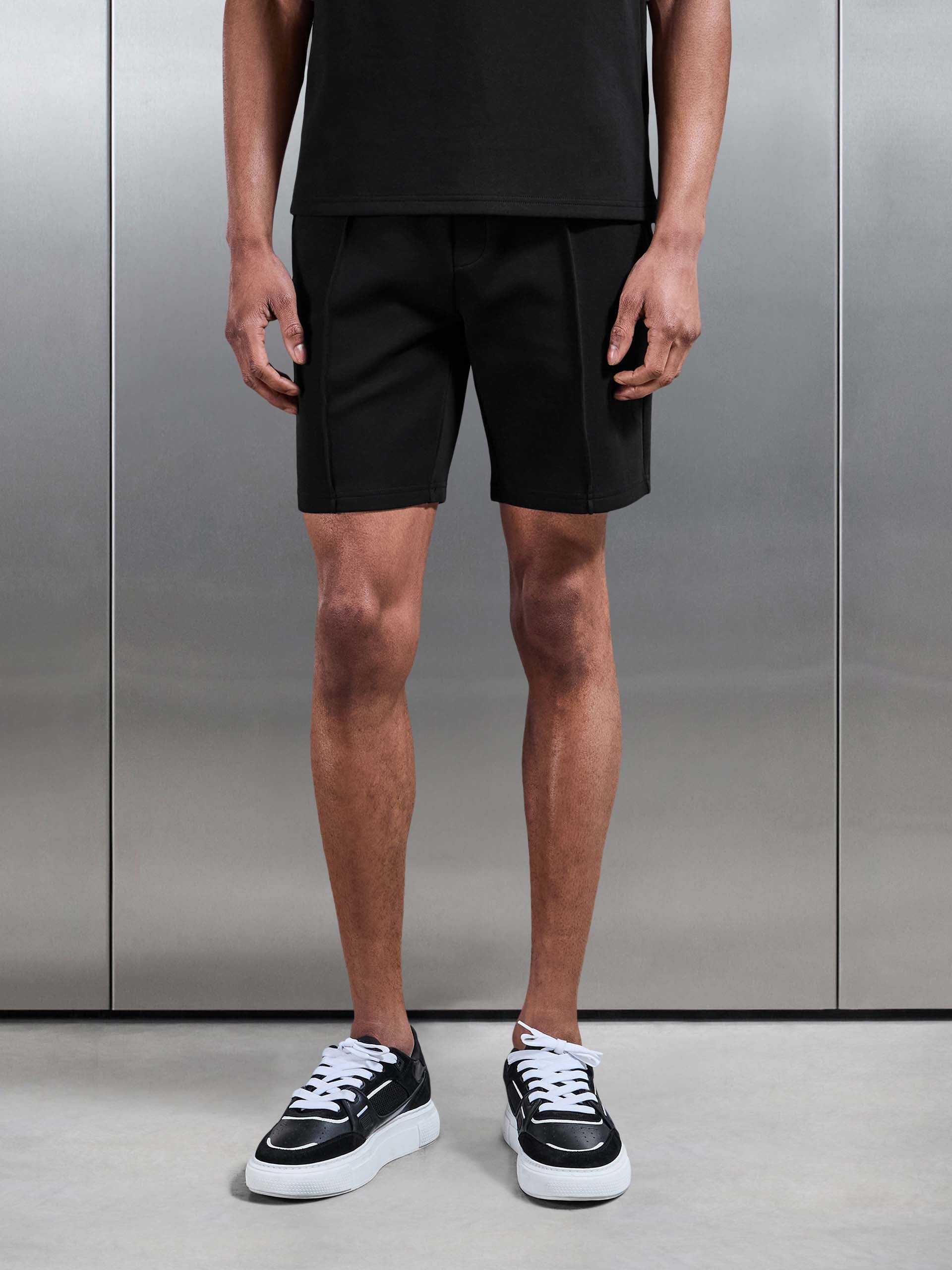 Everyday Luxe Short in Black