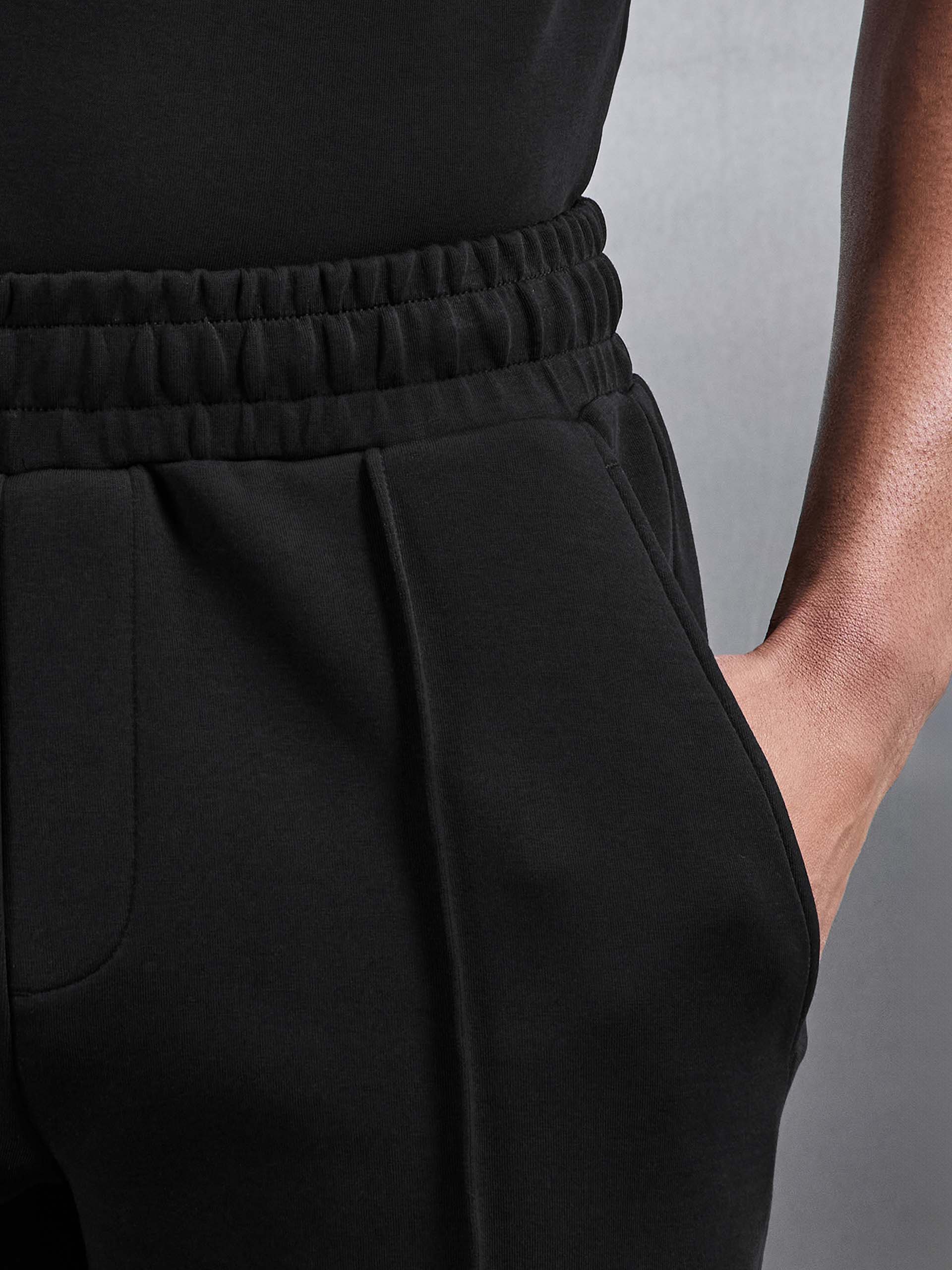 Everyday Luxe Short in Black