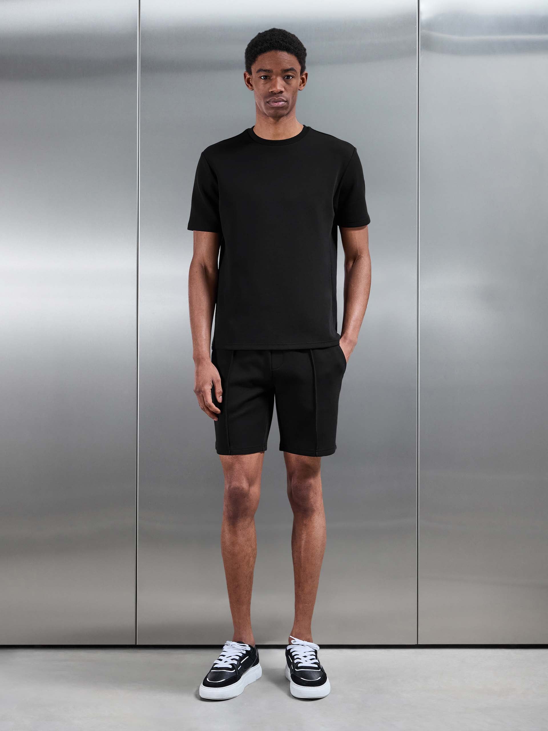 Everyday Luxe Short in Black