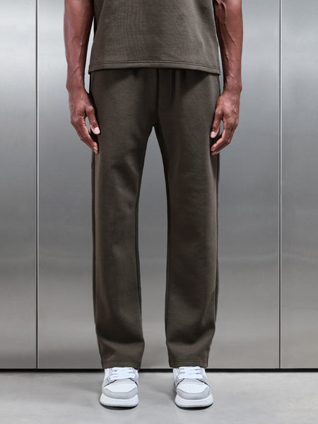 Everyday Luxe Straight Leg Jogger in Brown