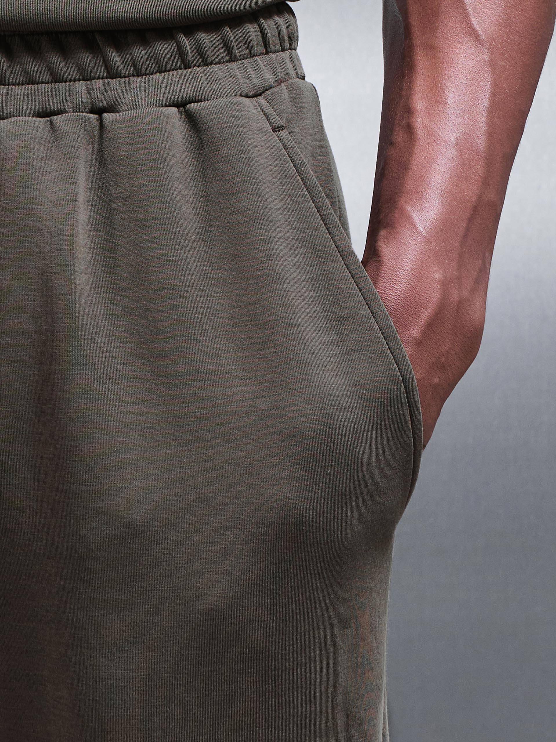 Everyday Luxe Straight Leg Jogger in Brown