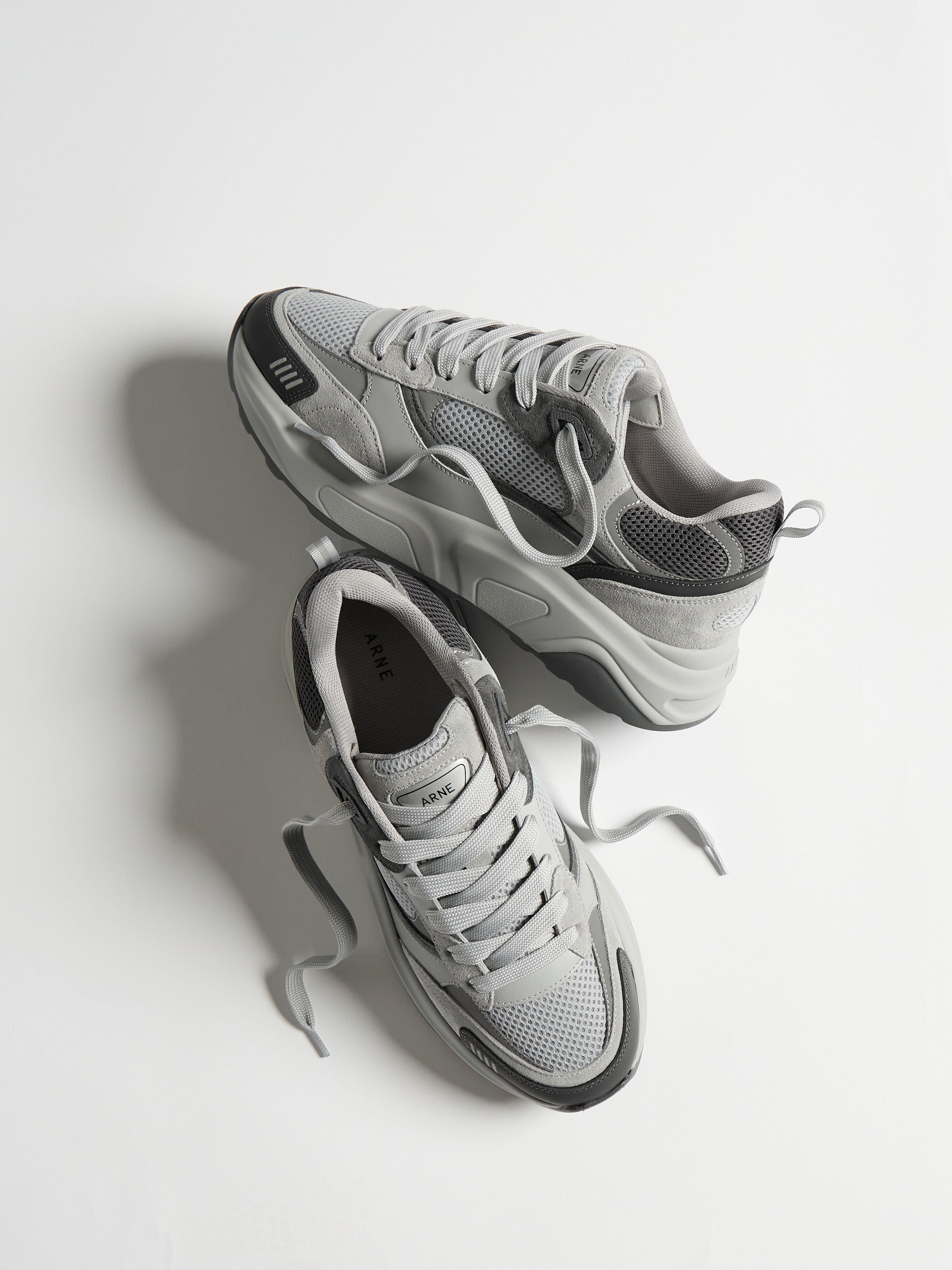 Flow Runner in Triple Grey