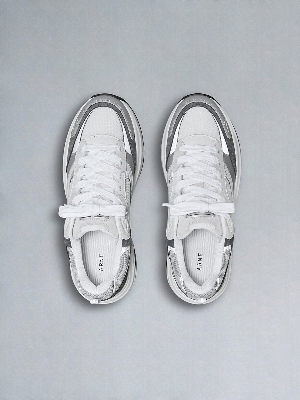 Flow Runner in White Grey