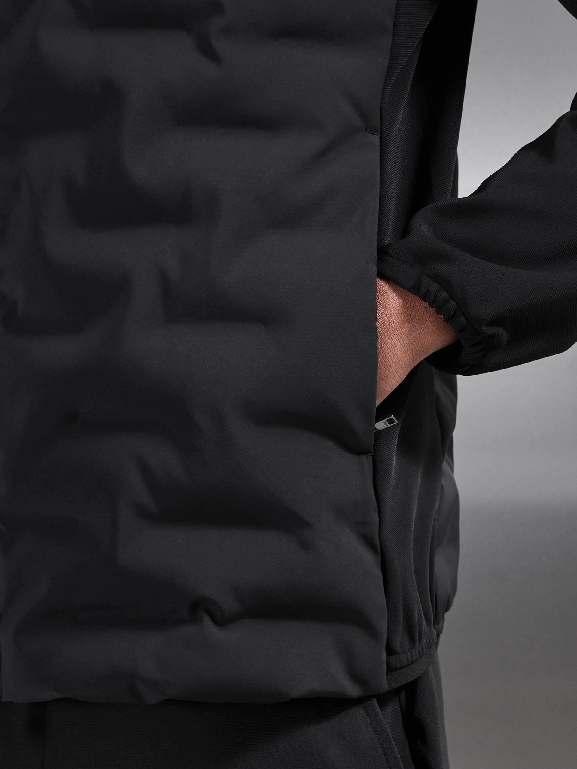 Golf Hybrid Jacket in Black
