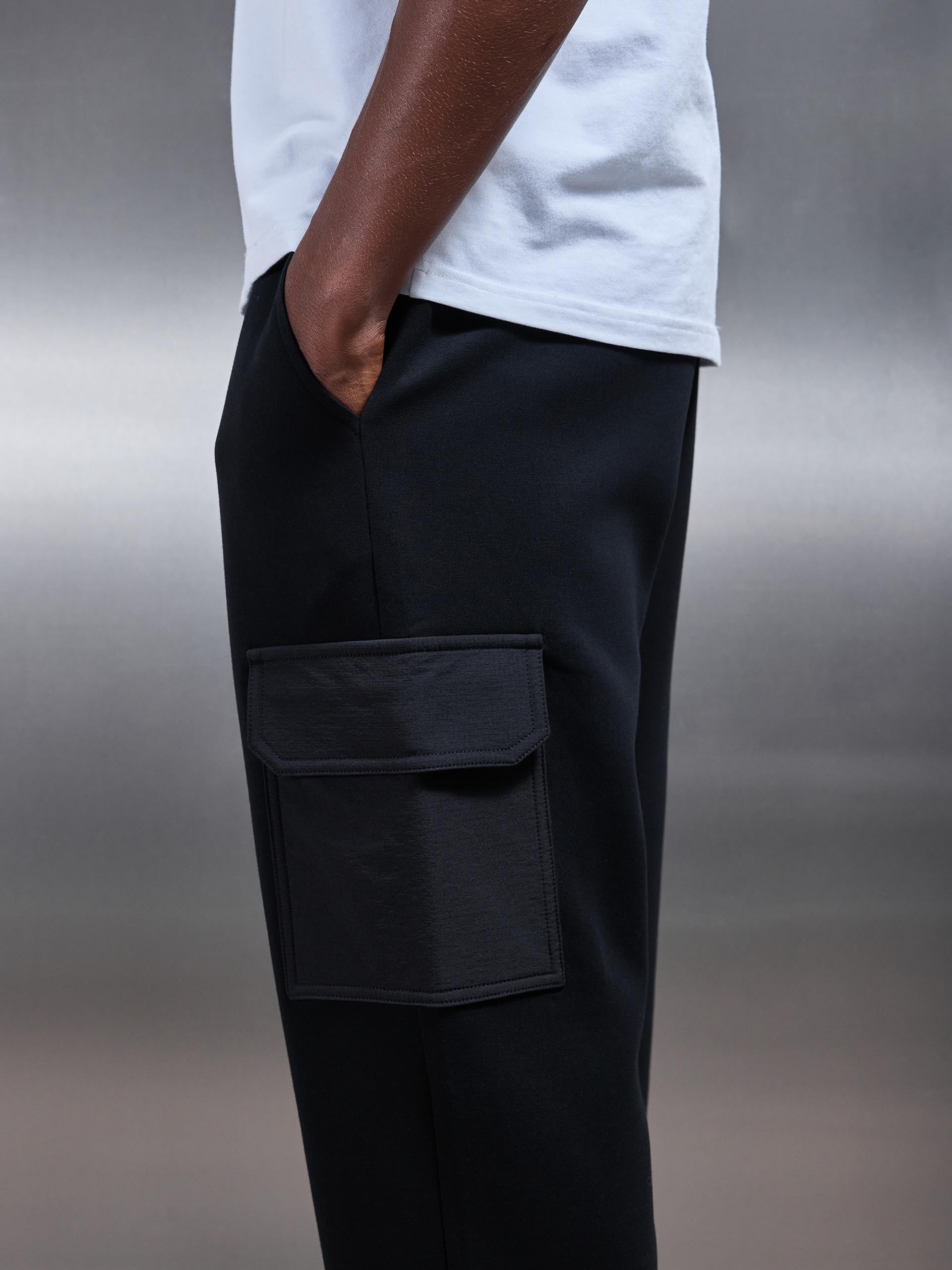Hybrid Cargo Jogger in Black