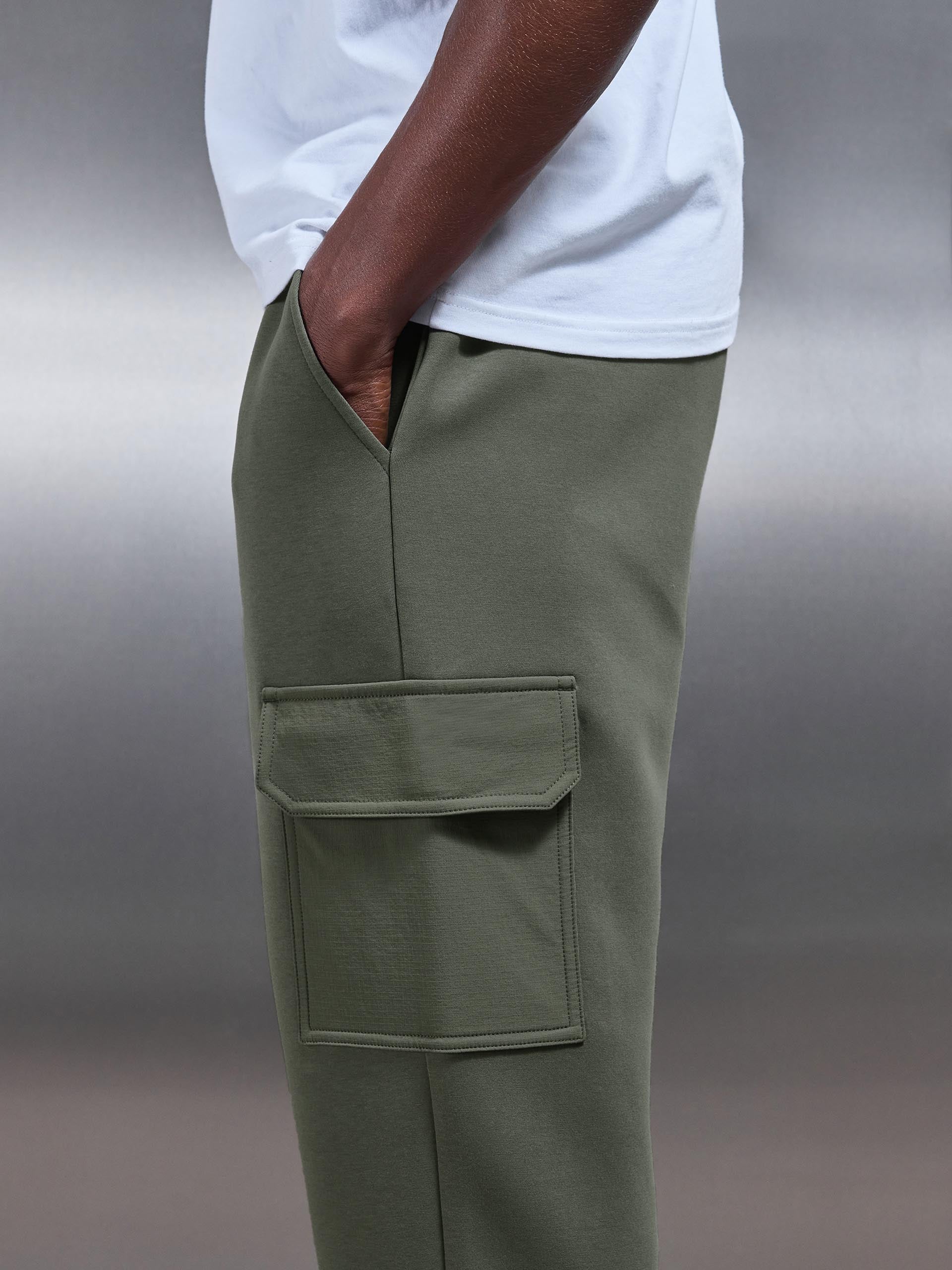 Hybrid Cargo Jogger in Olive