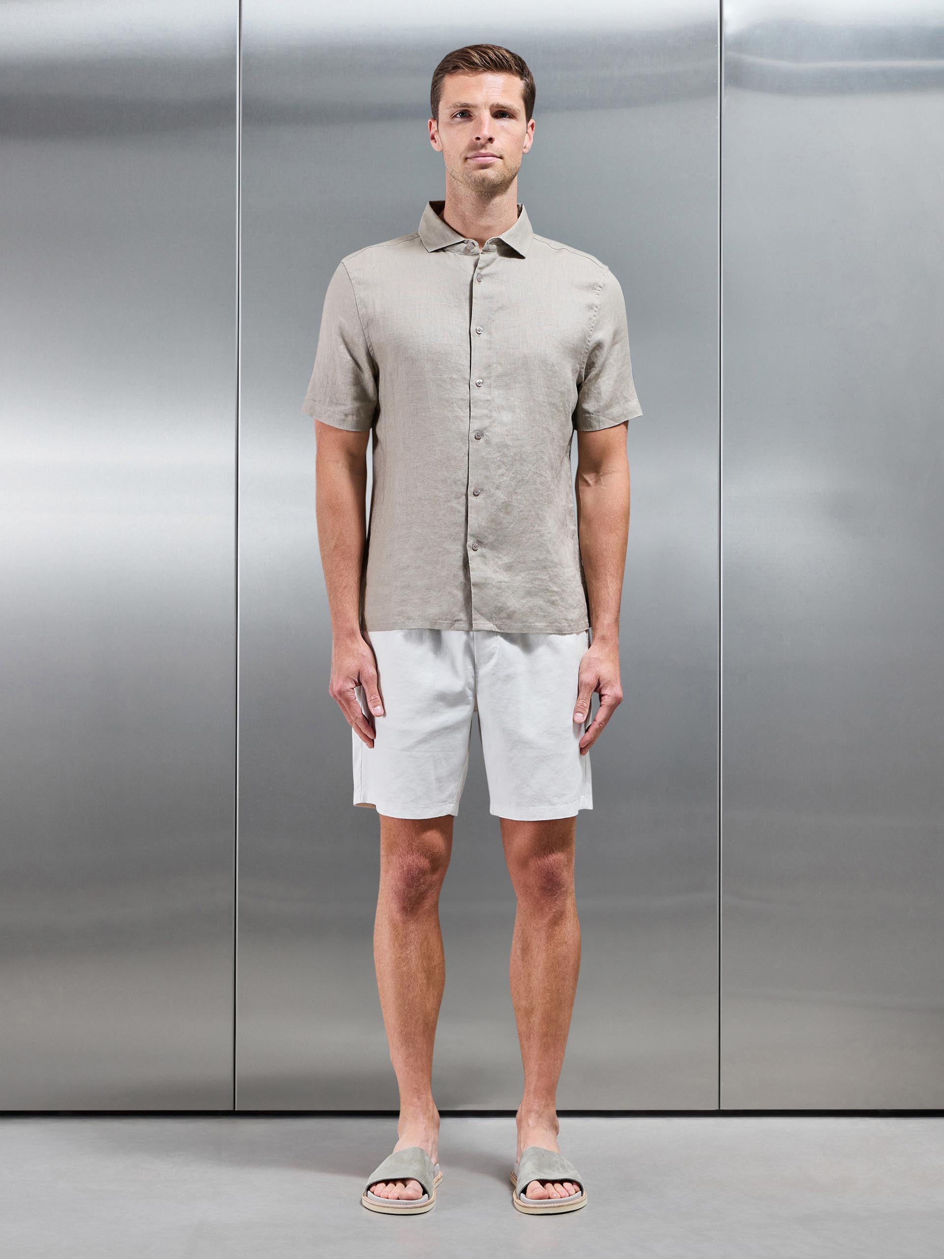Linen Short Sleeve Cutaway Collar Shirt in Light Sage