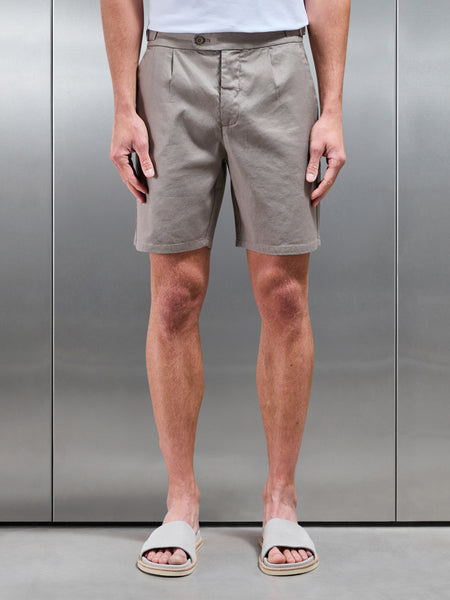 Linen Tailored Short in Taupe